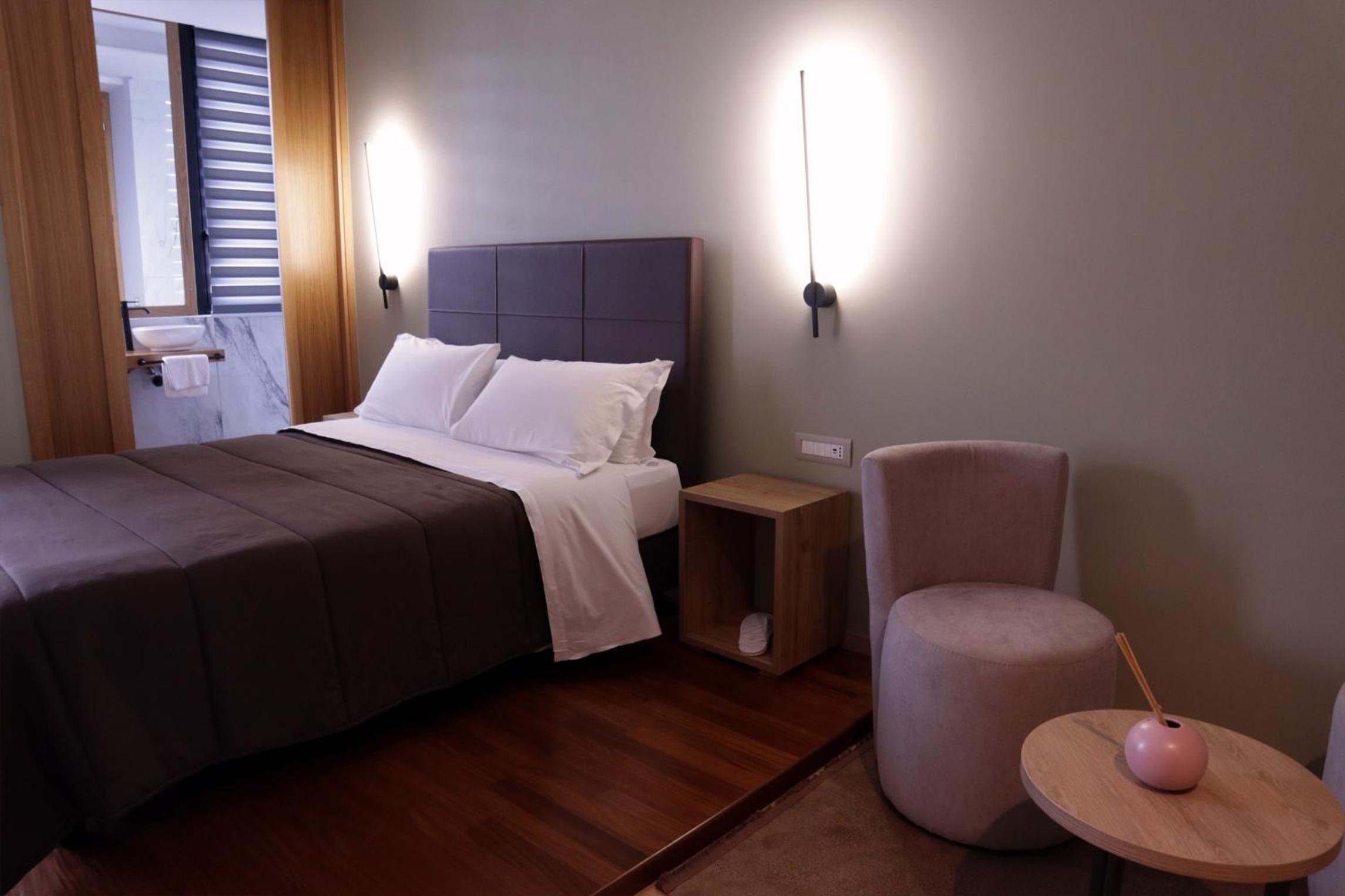 Manhattan Room & Suite