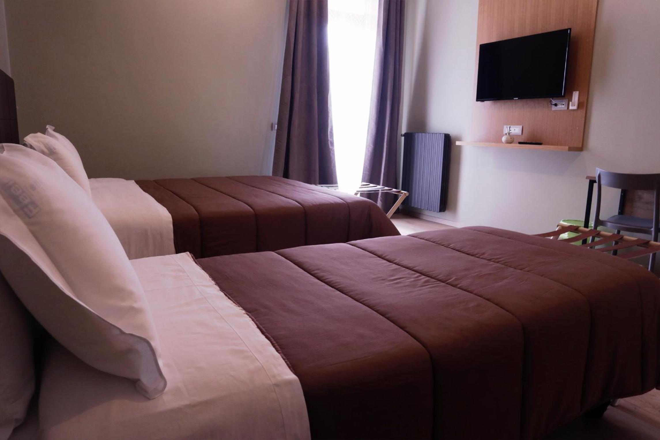 Manhattan Room & Suite