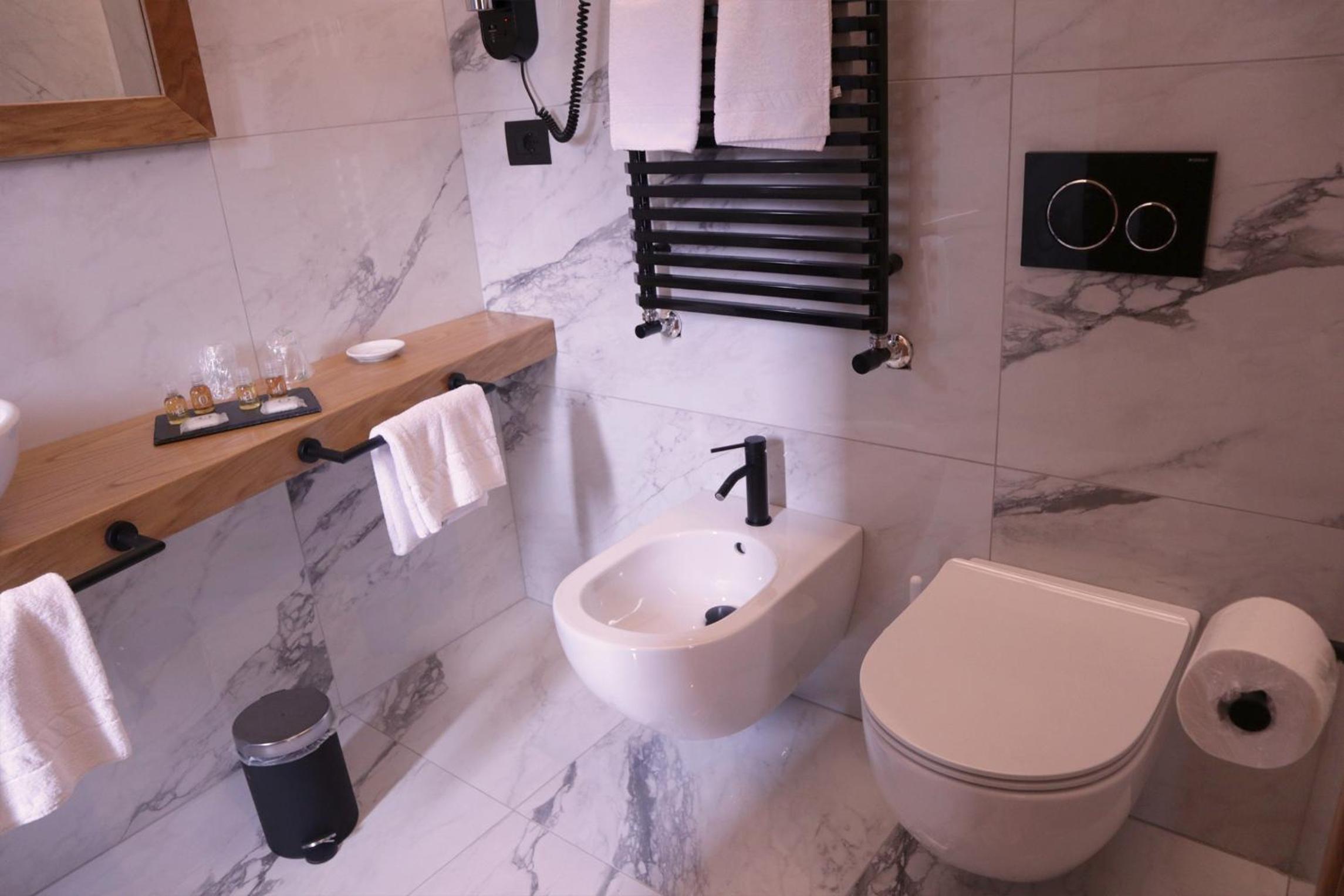Manhattan Room & Suite