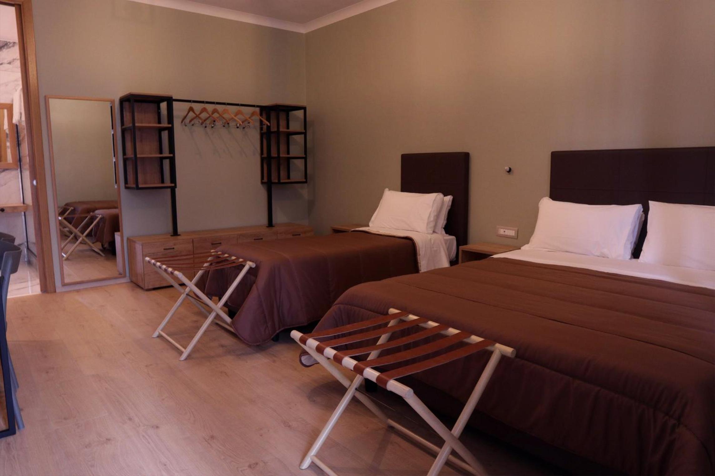 Manhattan Room & Suite