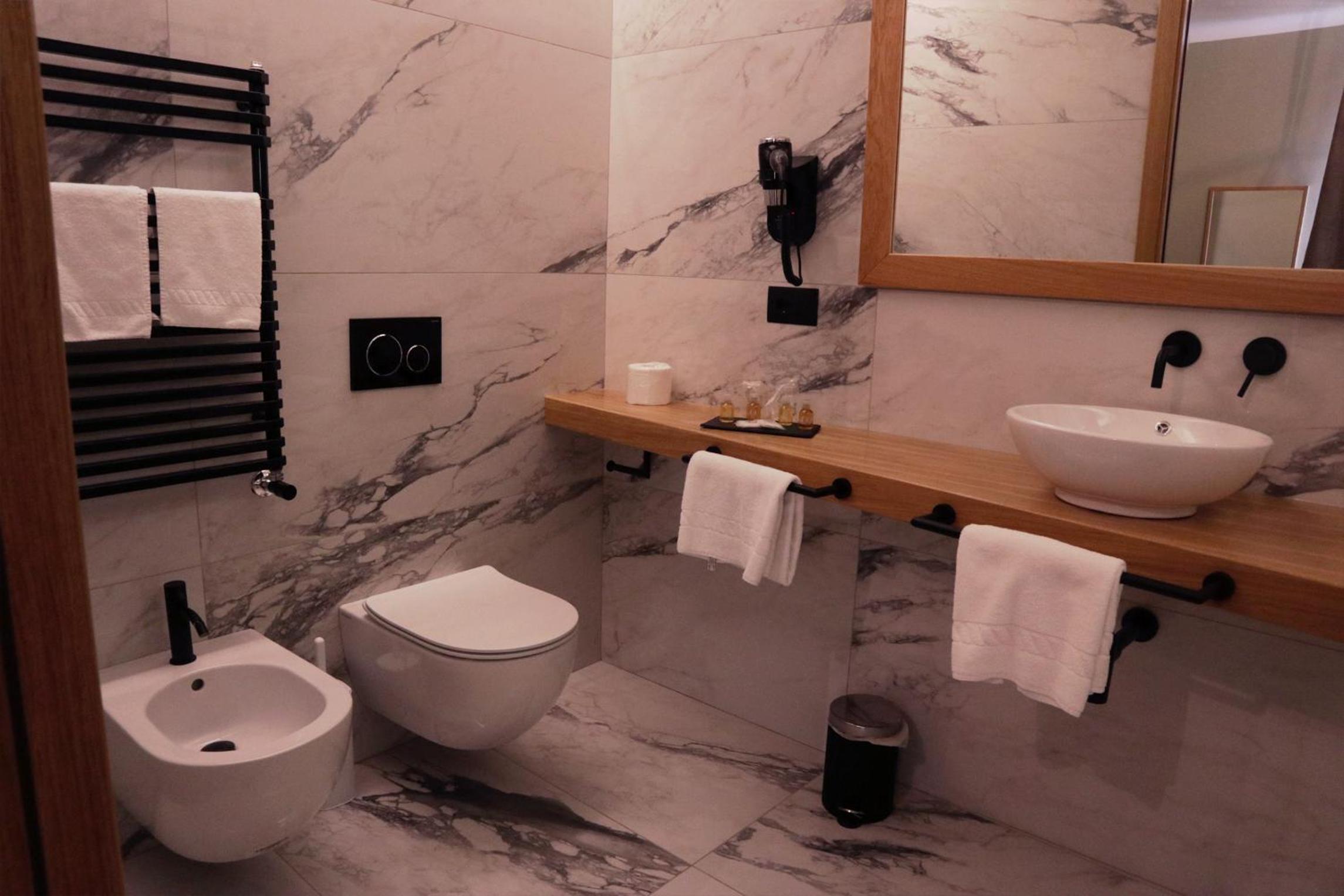 Manhattan Room & Suite