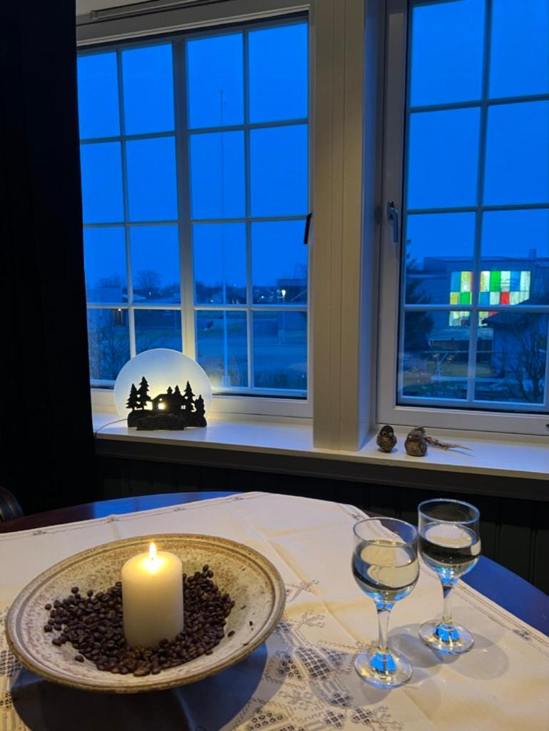 Sjarmerende hus med veldig stort uteareal.