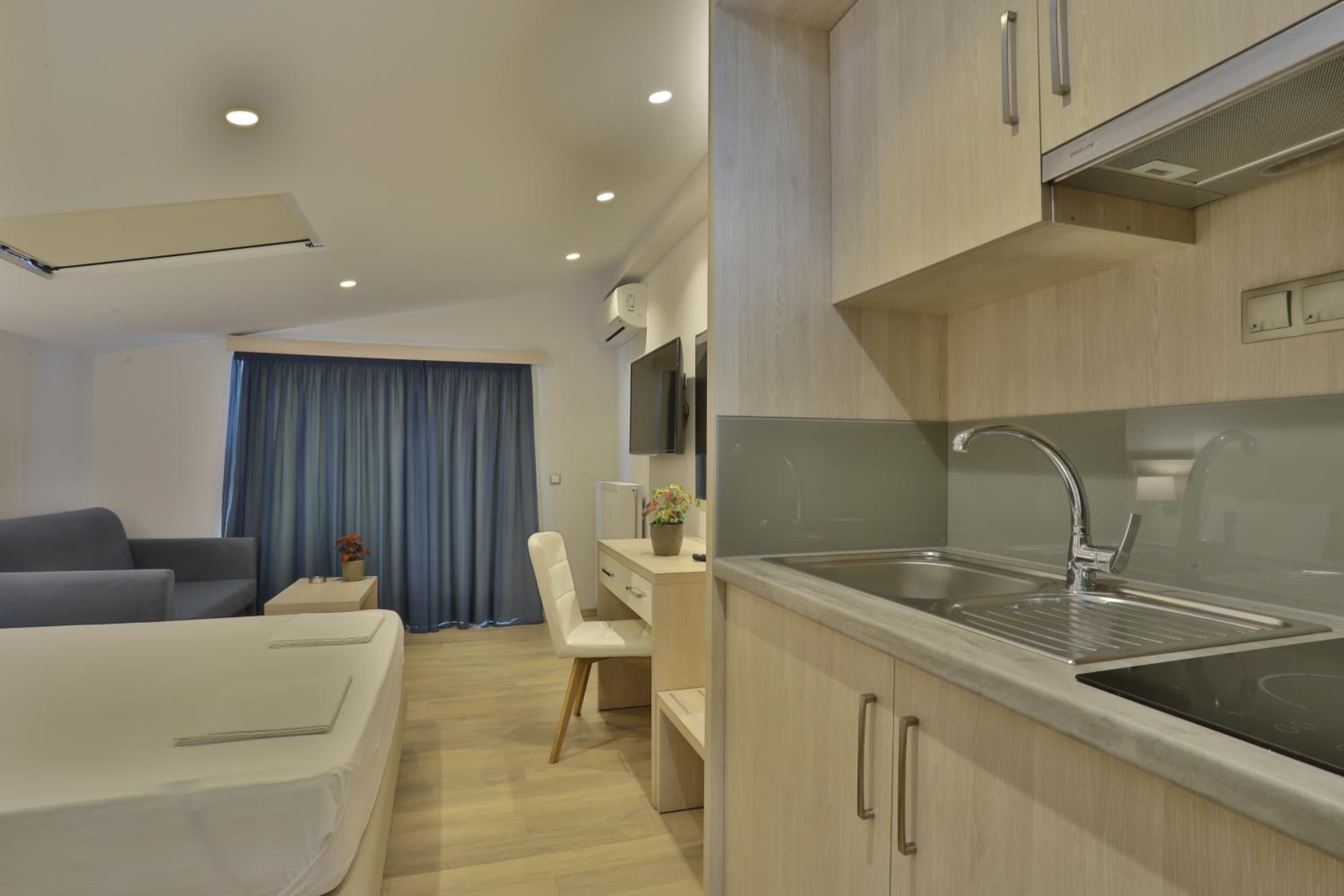 Alarzo Rooms