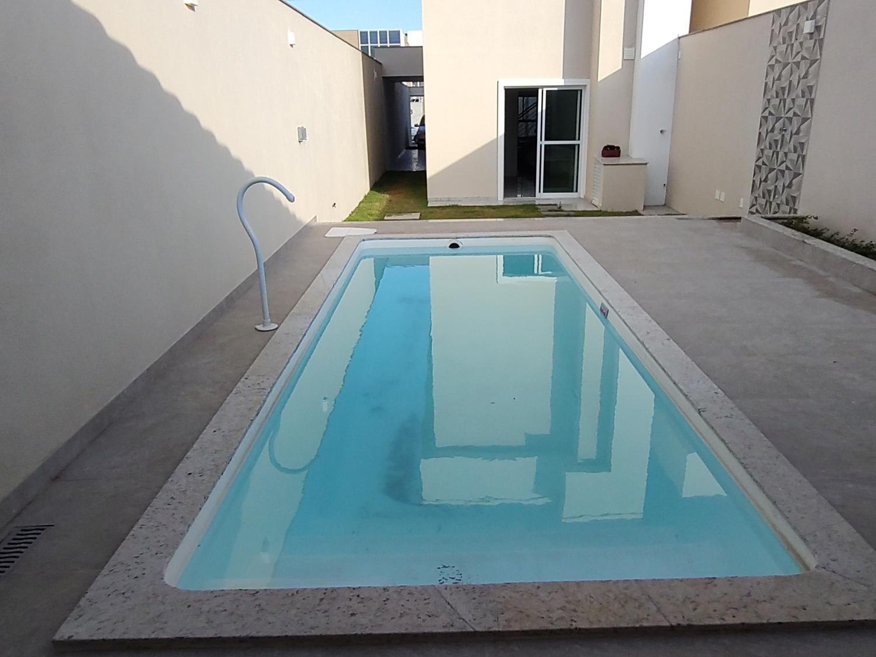 Ivana Imoveis - Casa com Piscina na Praia do Morro á 2 minutos da praia