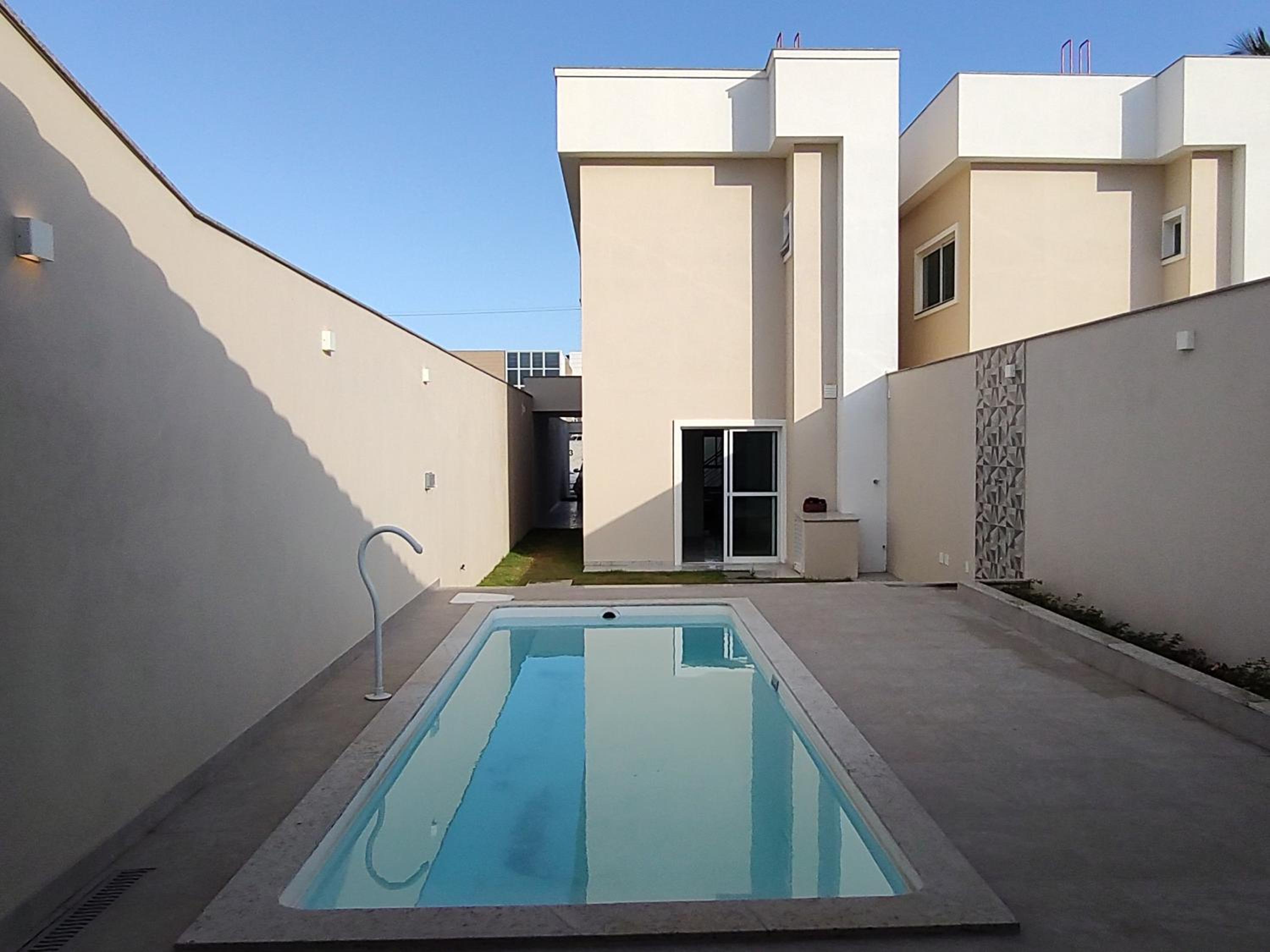 Ivana Imoveis - Casa com Piscina na Praia do Morro á 2 minutos da praia