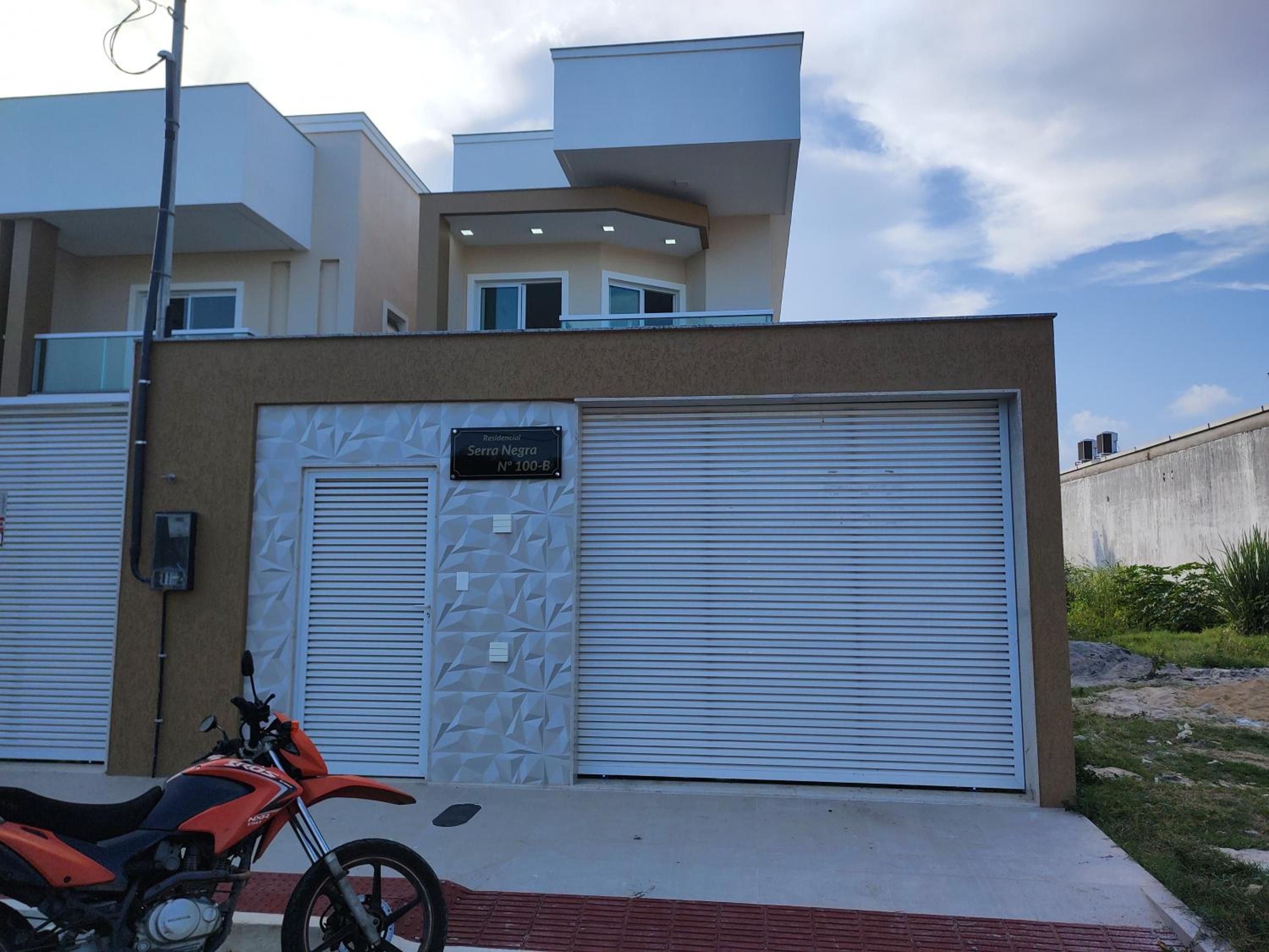 Ivana Imoveis - Casa com Piscina na Praia do Morro á 2 minutos da praia