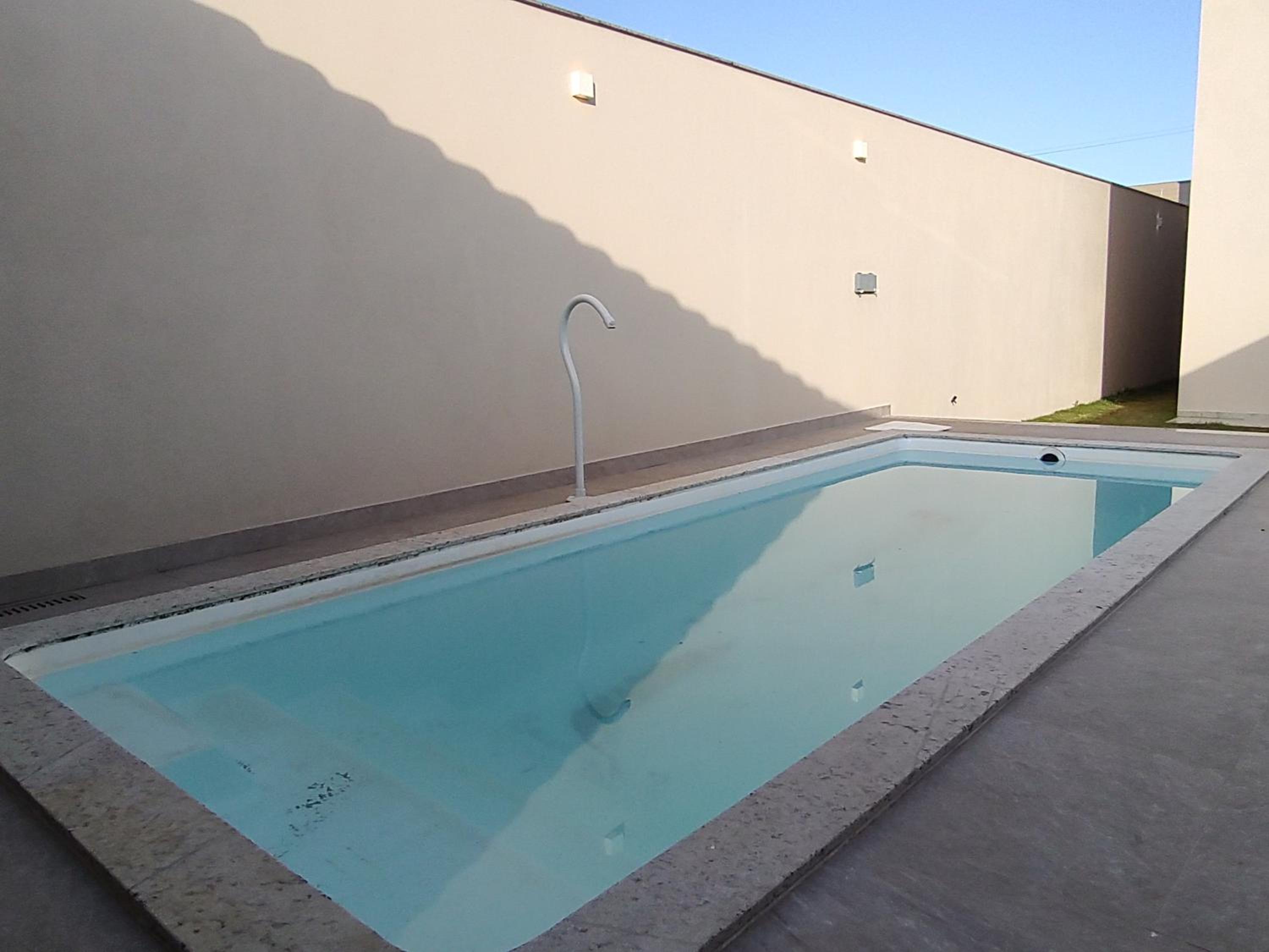 Ivana Imoveis - Casa com Piscina na Praia do Morro á 2 minutos da praia