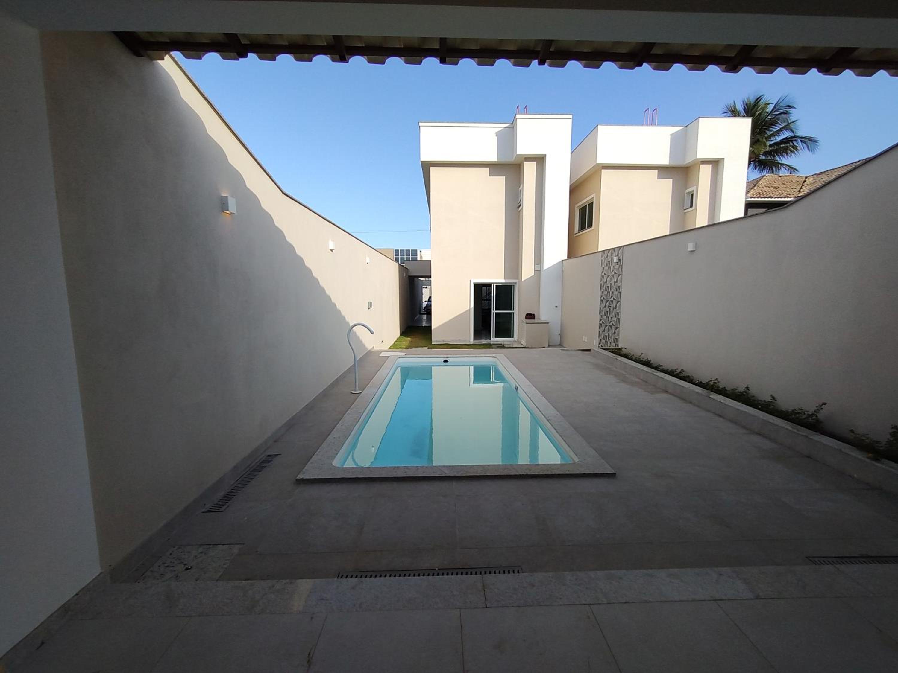 Ivana Imoveis - Casa com Piscina na Praia do Morro á 2 minutos da praia