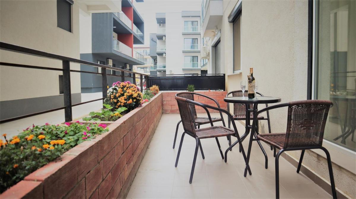 David Summer Apartment One view 3