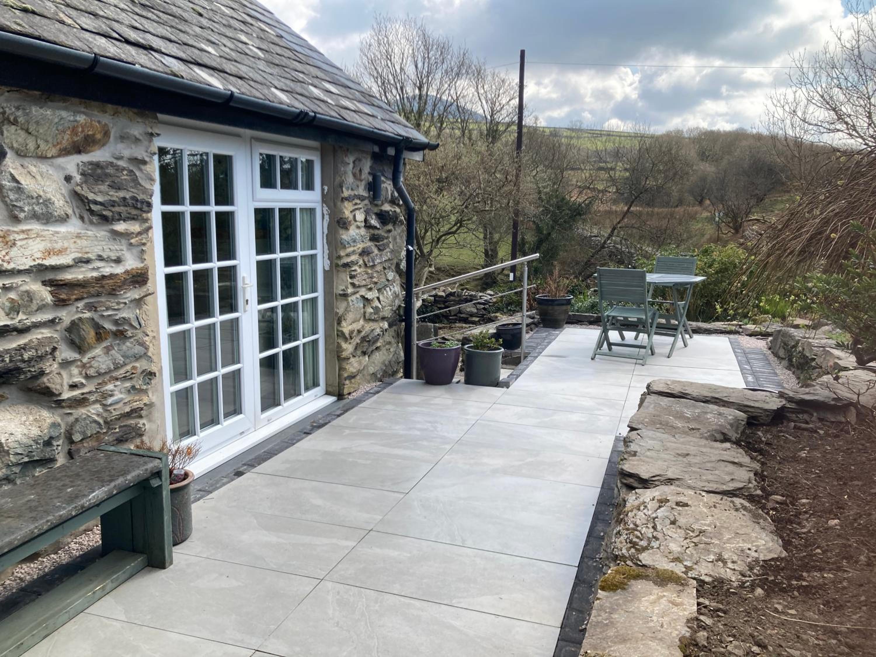 Garth Engan B&B with private lounge view 2