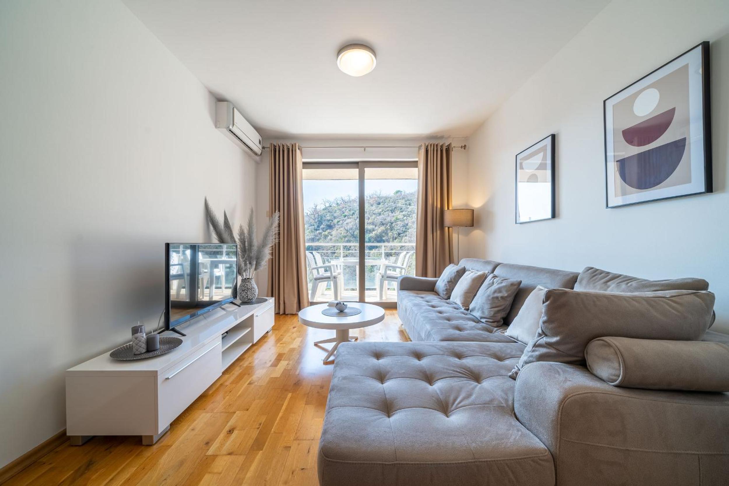 Luxury apartment near beach photo 3