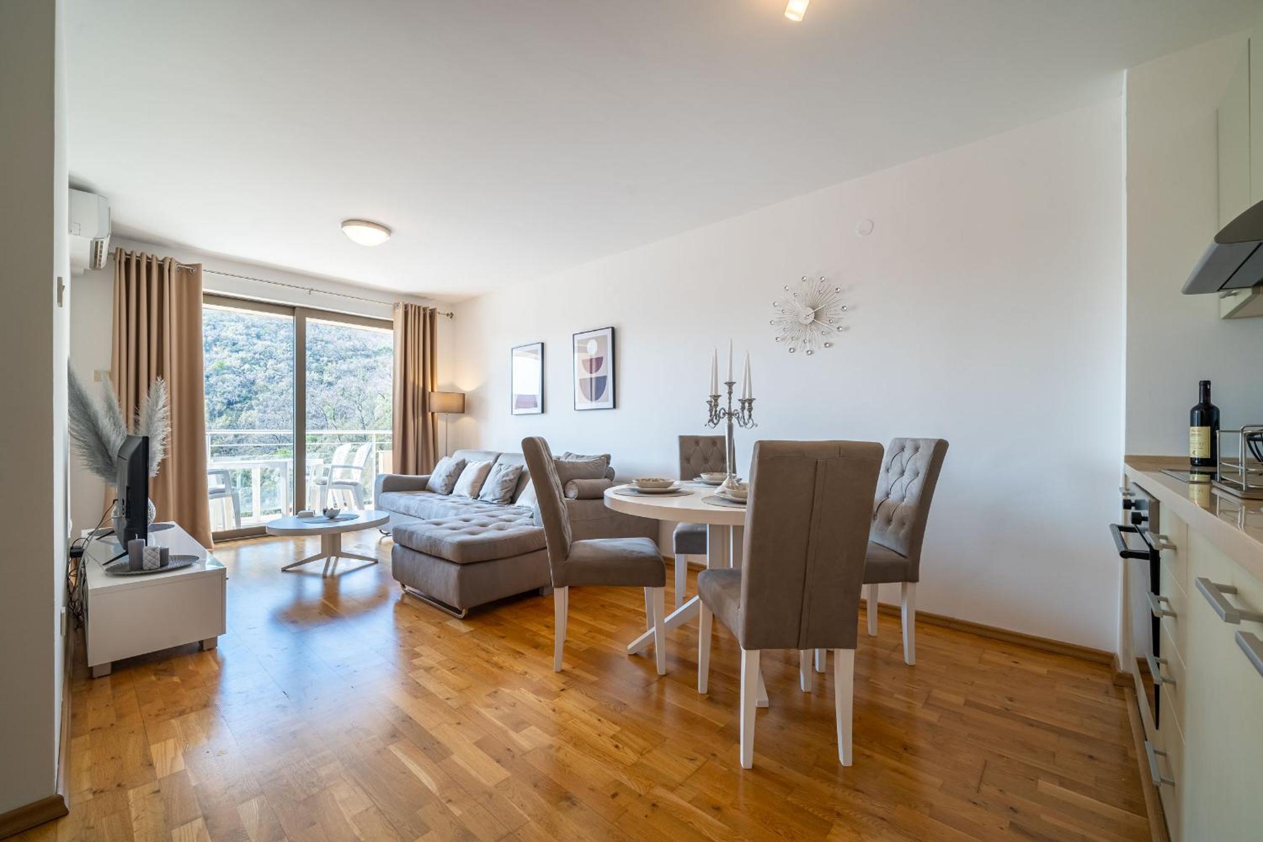 Luxury apartment near beach photo 5