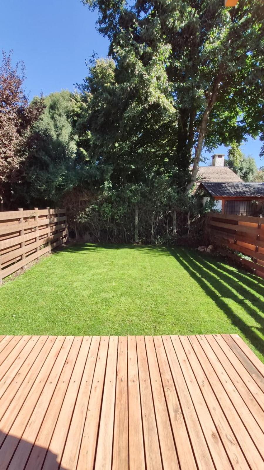 Casa con jardín y cochera ¡A 5 minutos del lago!