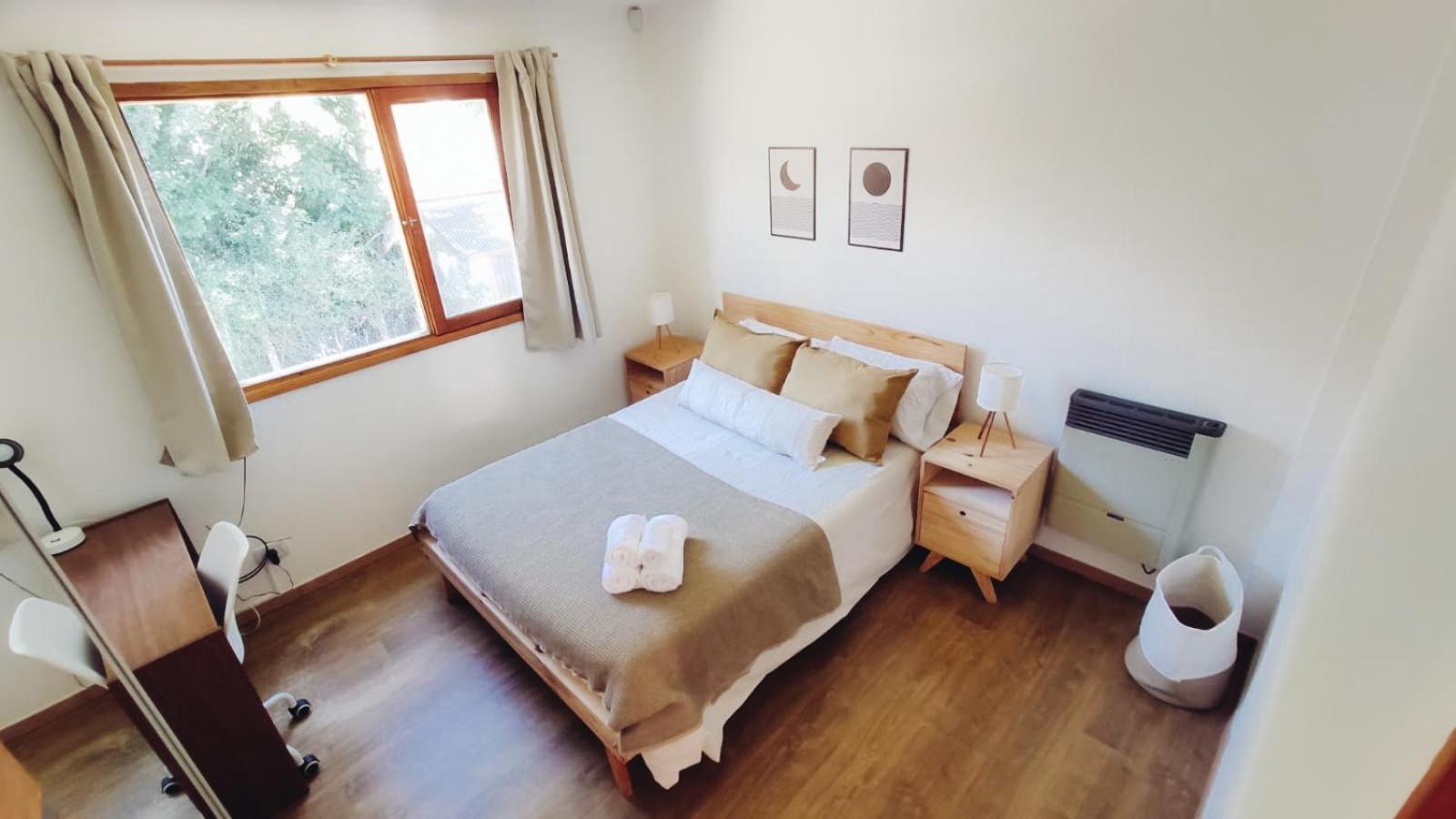 Casa con jardín y cochera ¡A 5 minutos del lago!