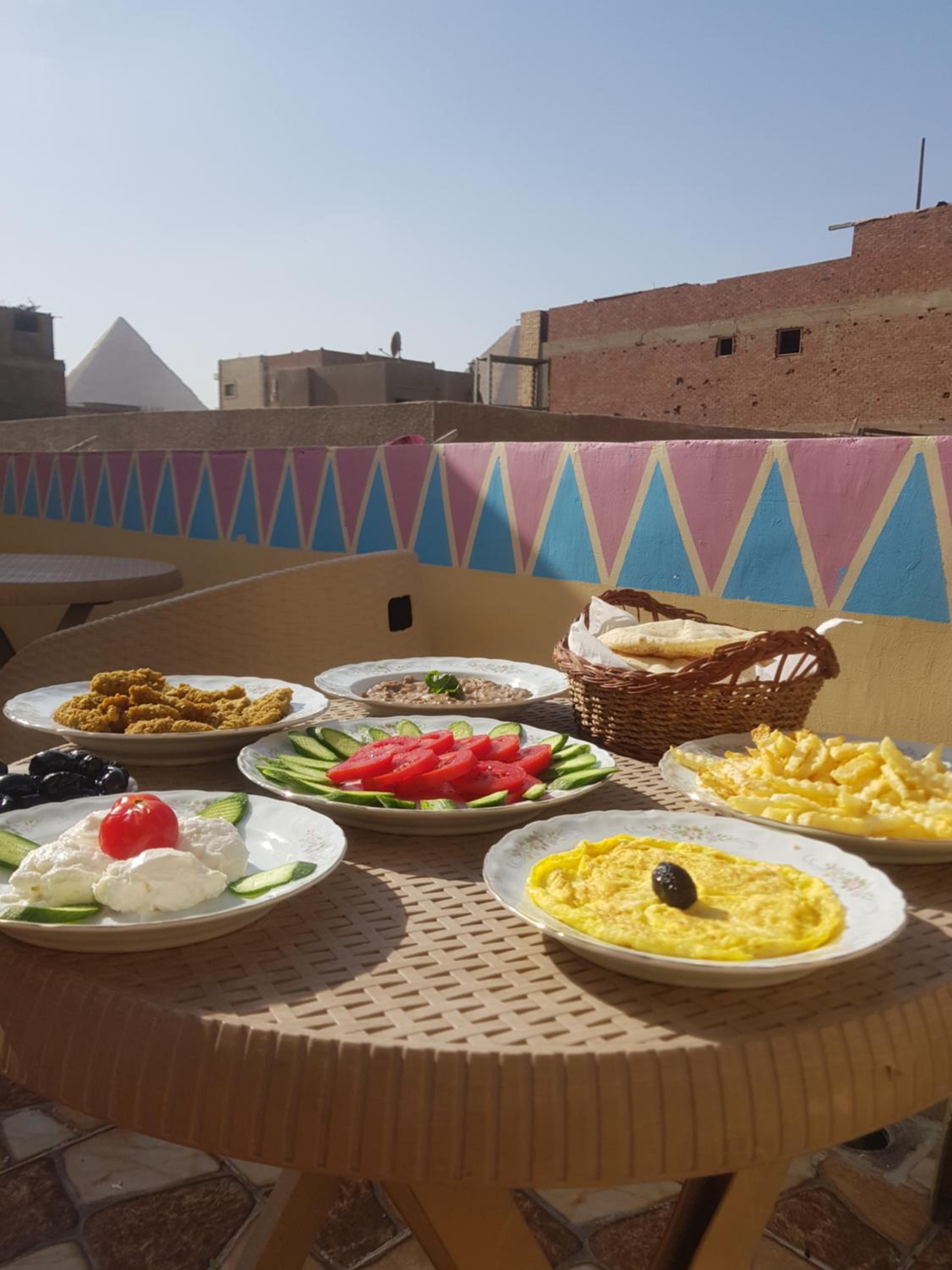 2 Jana Pyramids view inn