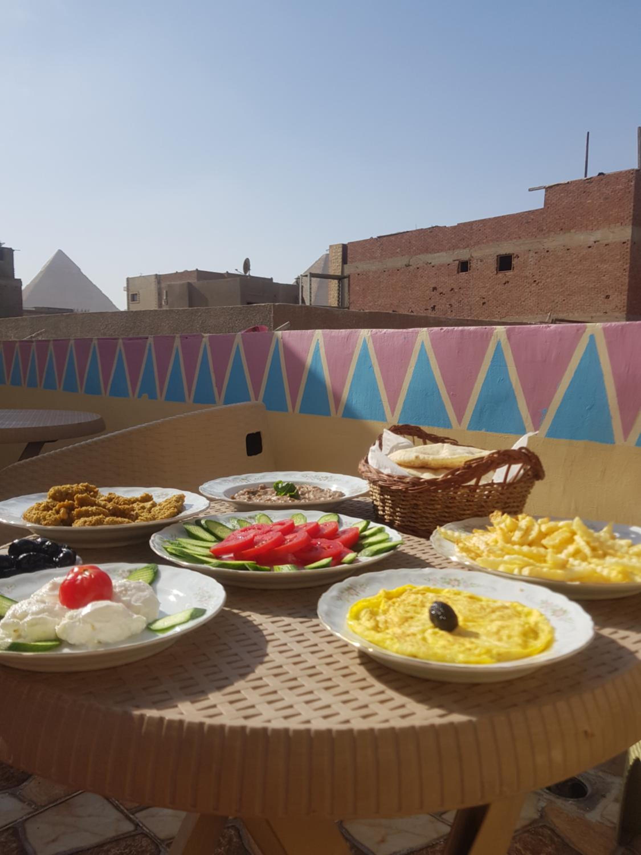 2 Jana Pyramids view inn