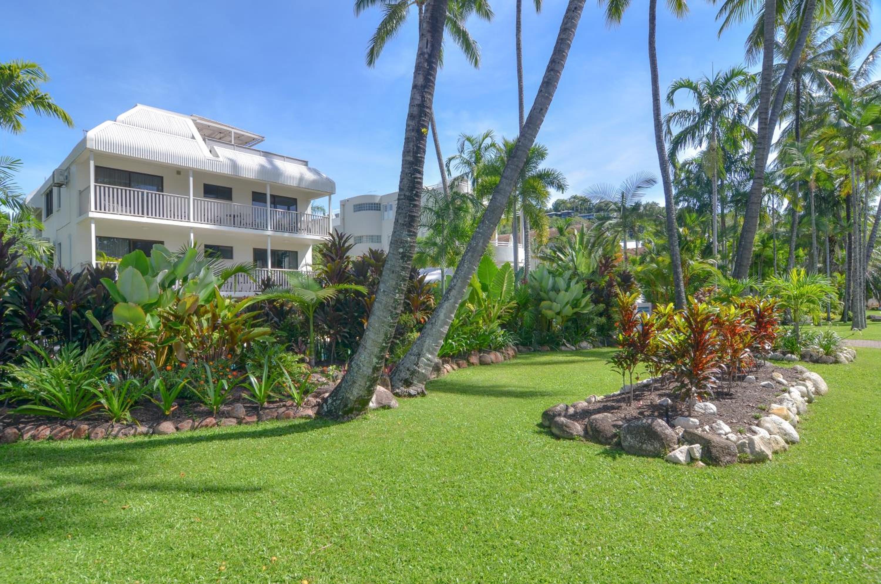 Seascape Holidays - Tropical Reef Apartments