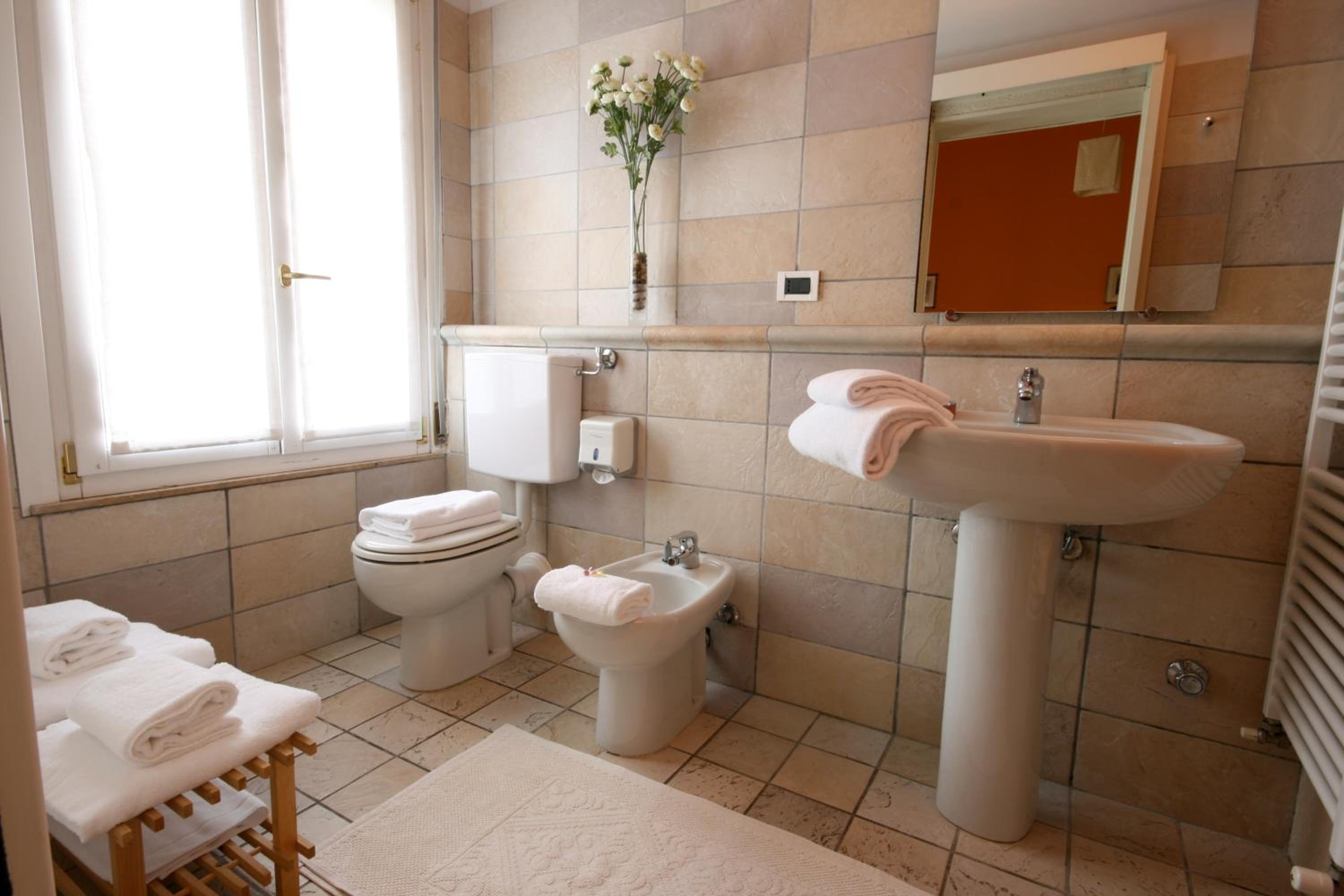 Corte Posta B&B - parcheggio e bagno in camera - sconti per Espositori Mangiari -ideale per Coppie, Soggiorni di lavoro, Viaggiatori interessati a arte e c view 4