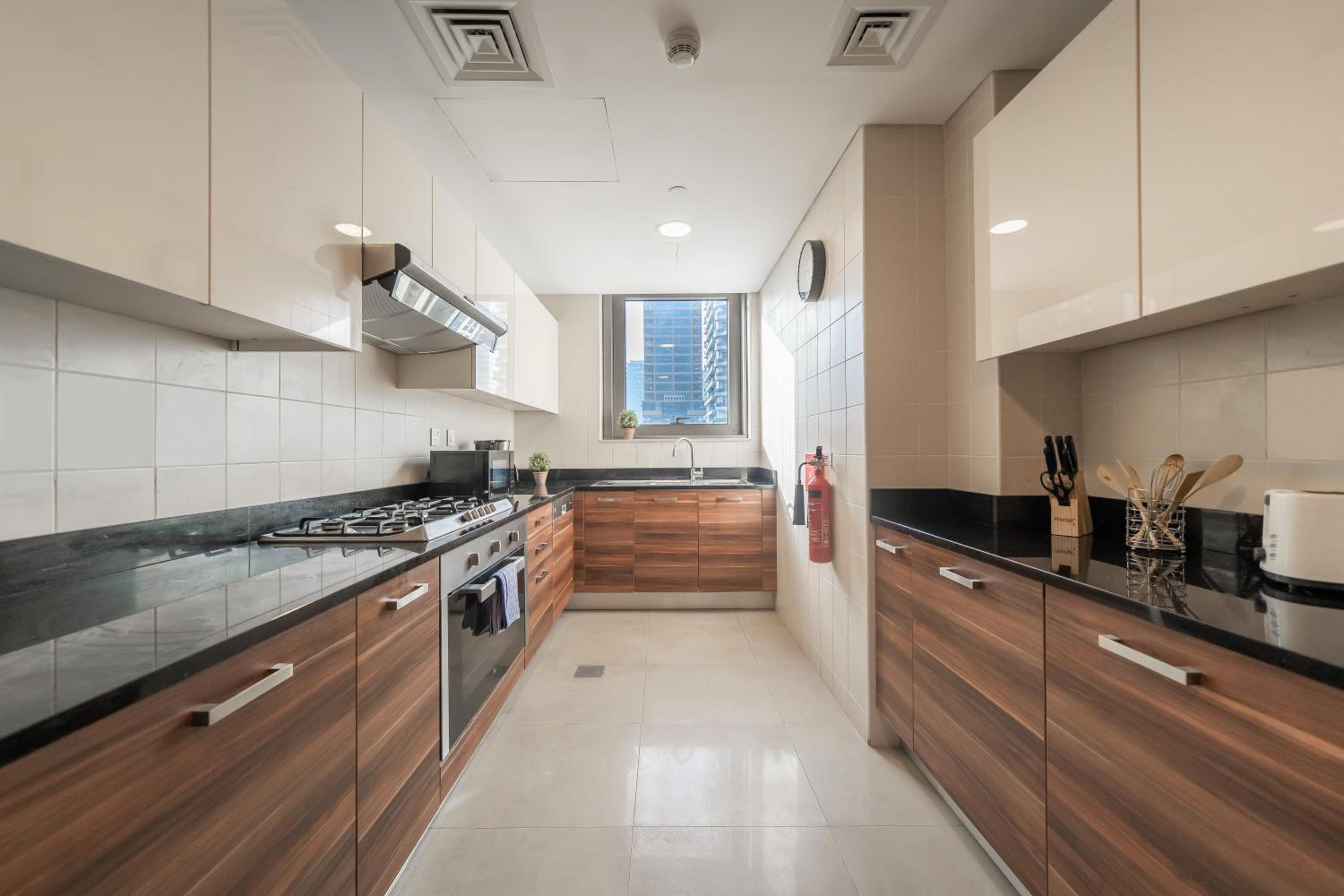 HiGuests - Spacious Apt for 5 With Spectacular Marina Views