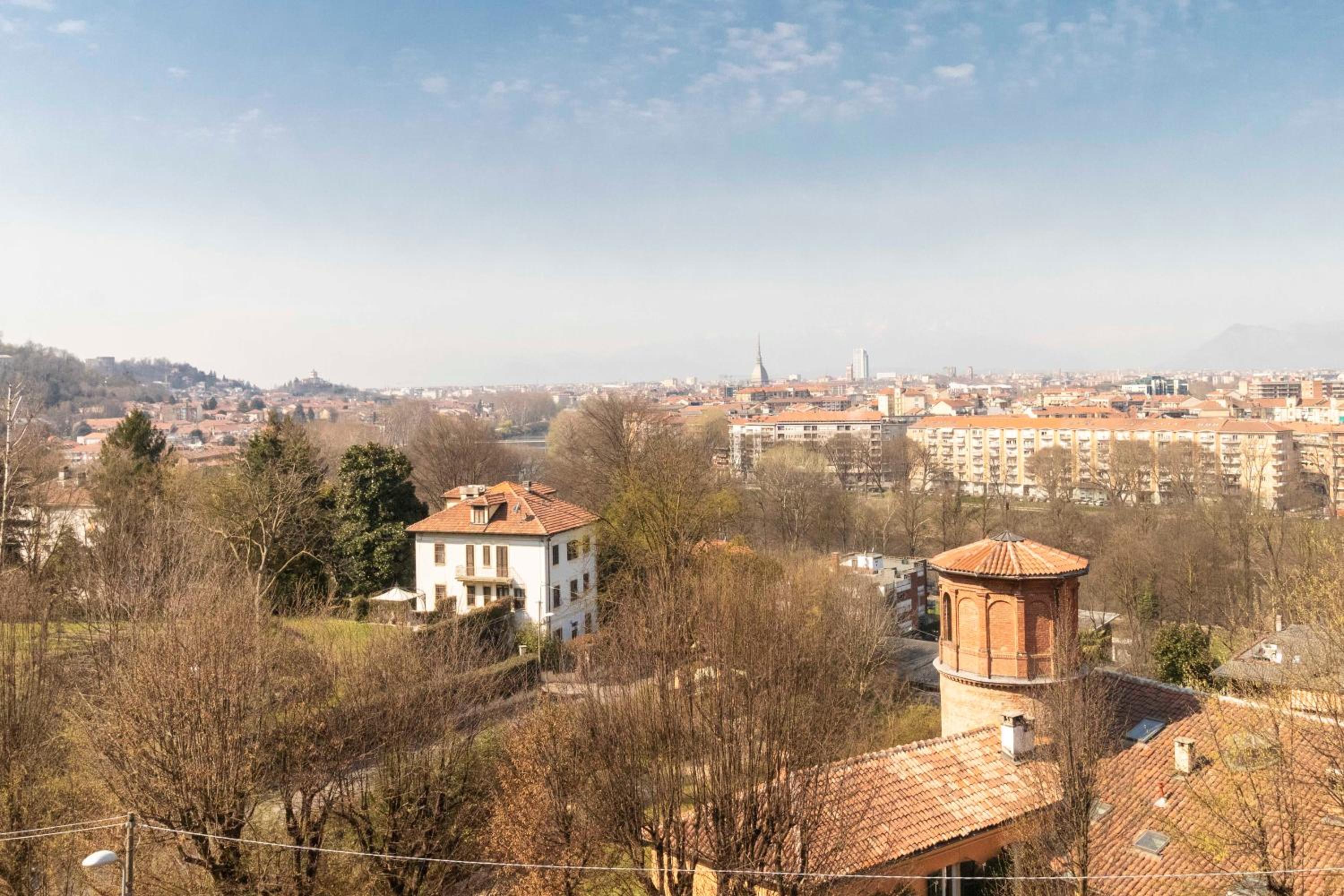 GuestHost - Charming apartment with parking! photo 4