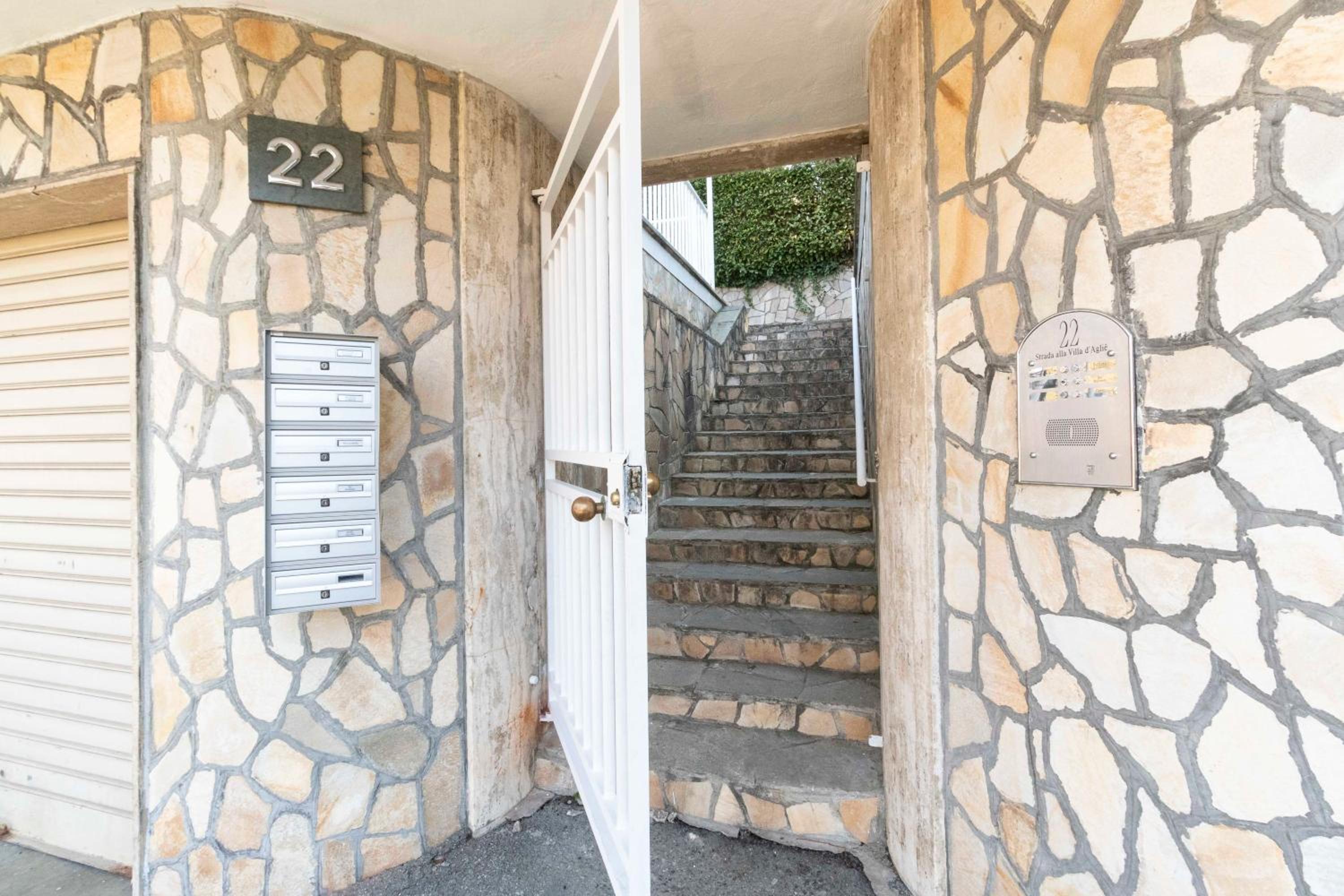 GuestHost - Charming apartment with parking! photo 3