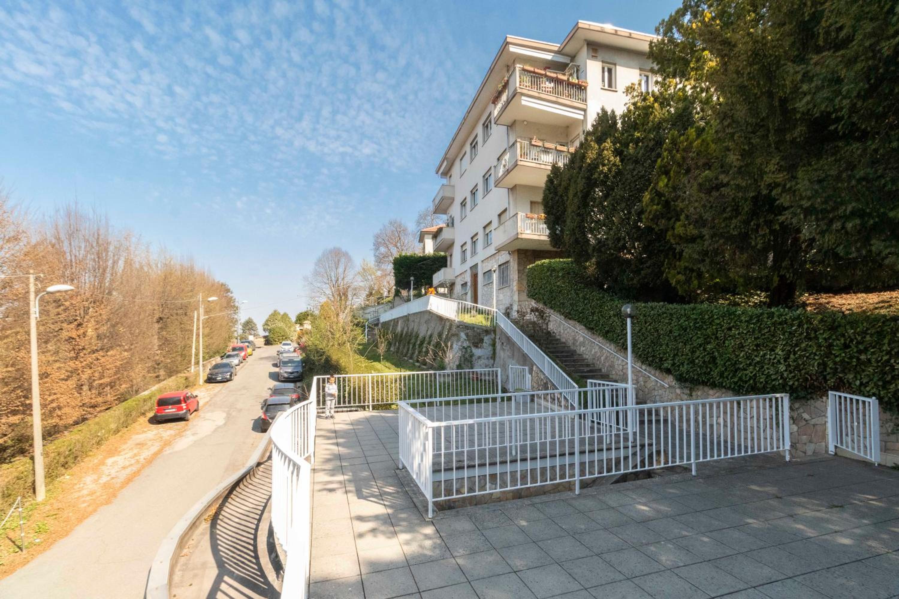 GuestHost - Charming apartment with parking! photo 2