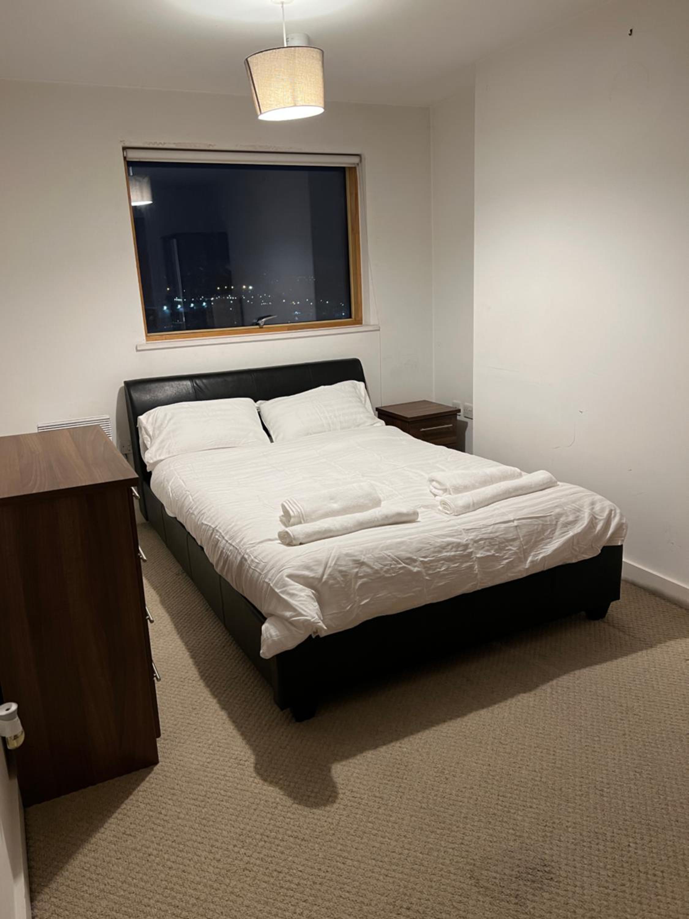 BigKings Stylish 2 bedroom Apartment with free on street parking photo 2