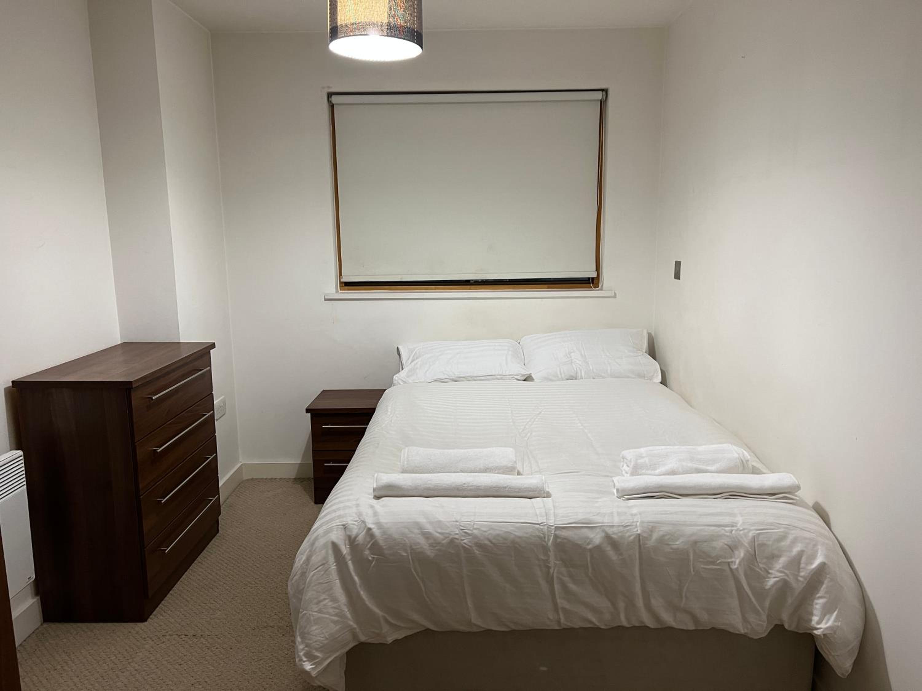 BigKings Stylish 2 bedroom Apartment with free on street parking photo 5