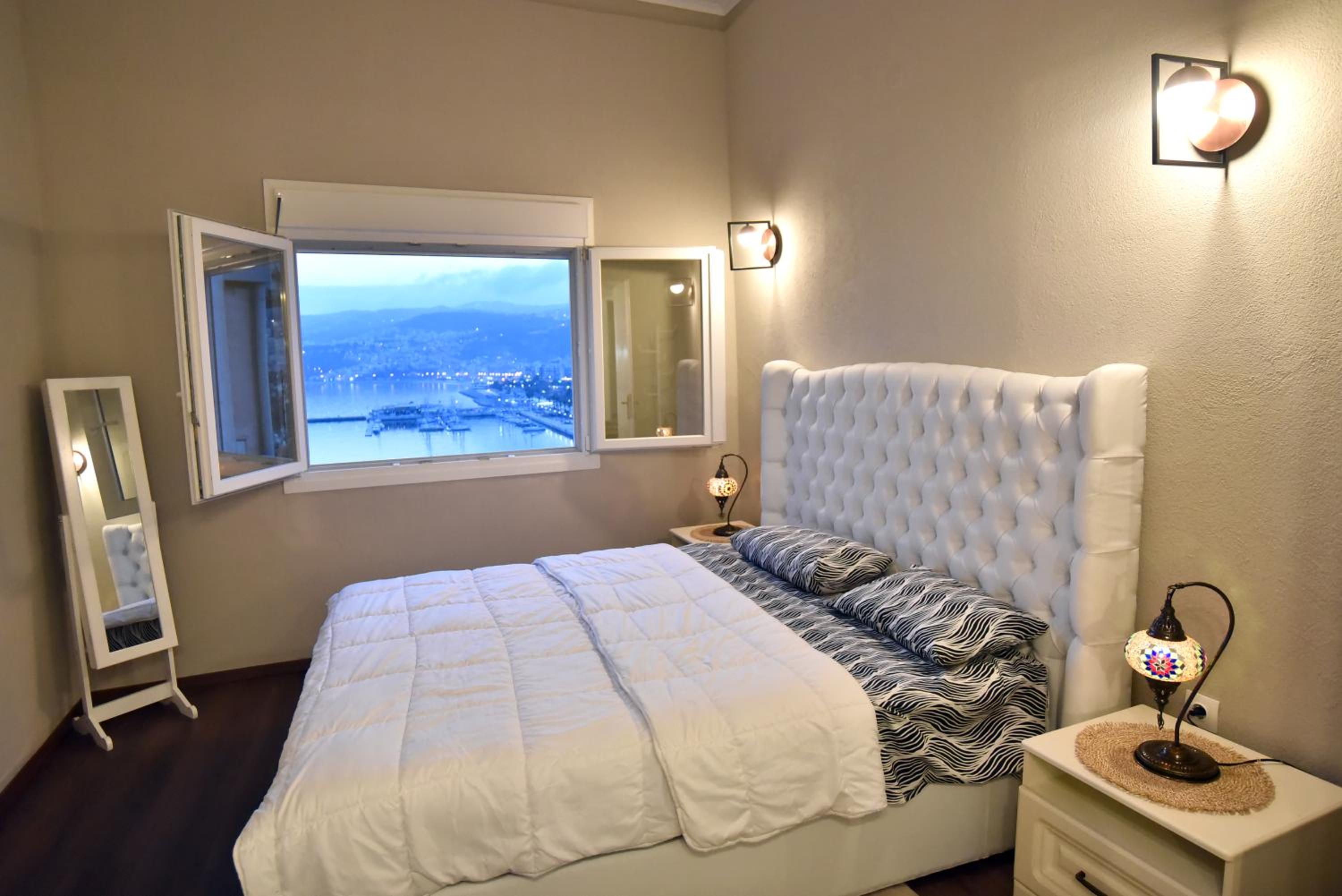 Golden Sea View - Old Town view 3