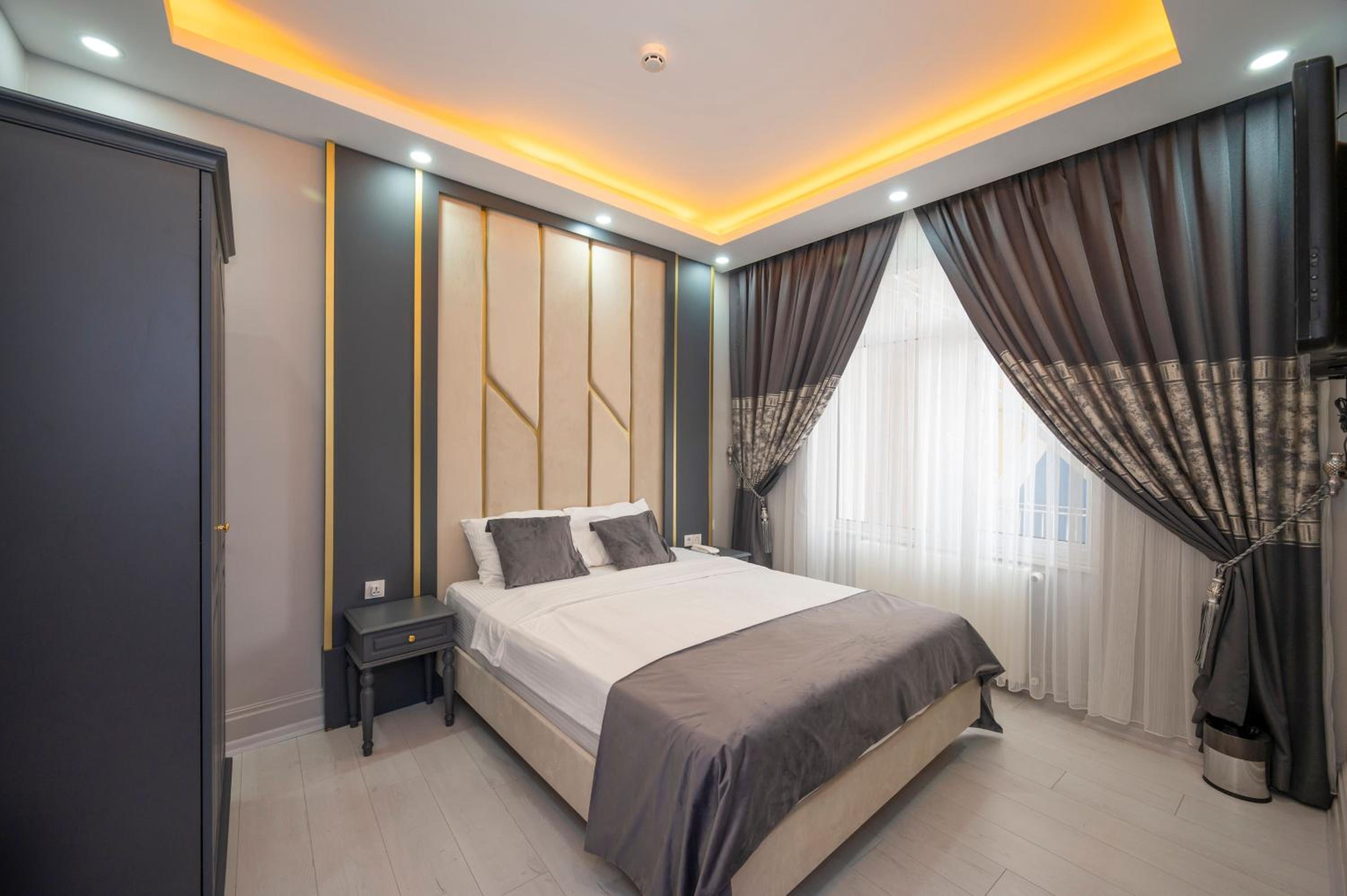 Hotel Next2 becomes Next2 Otel. - Image 9