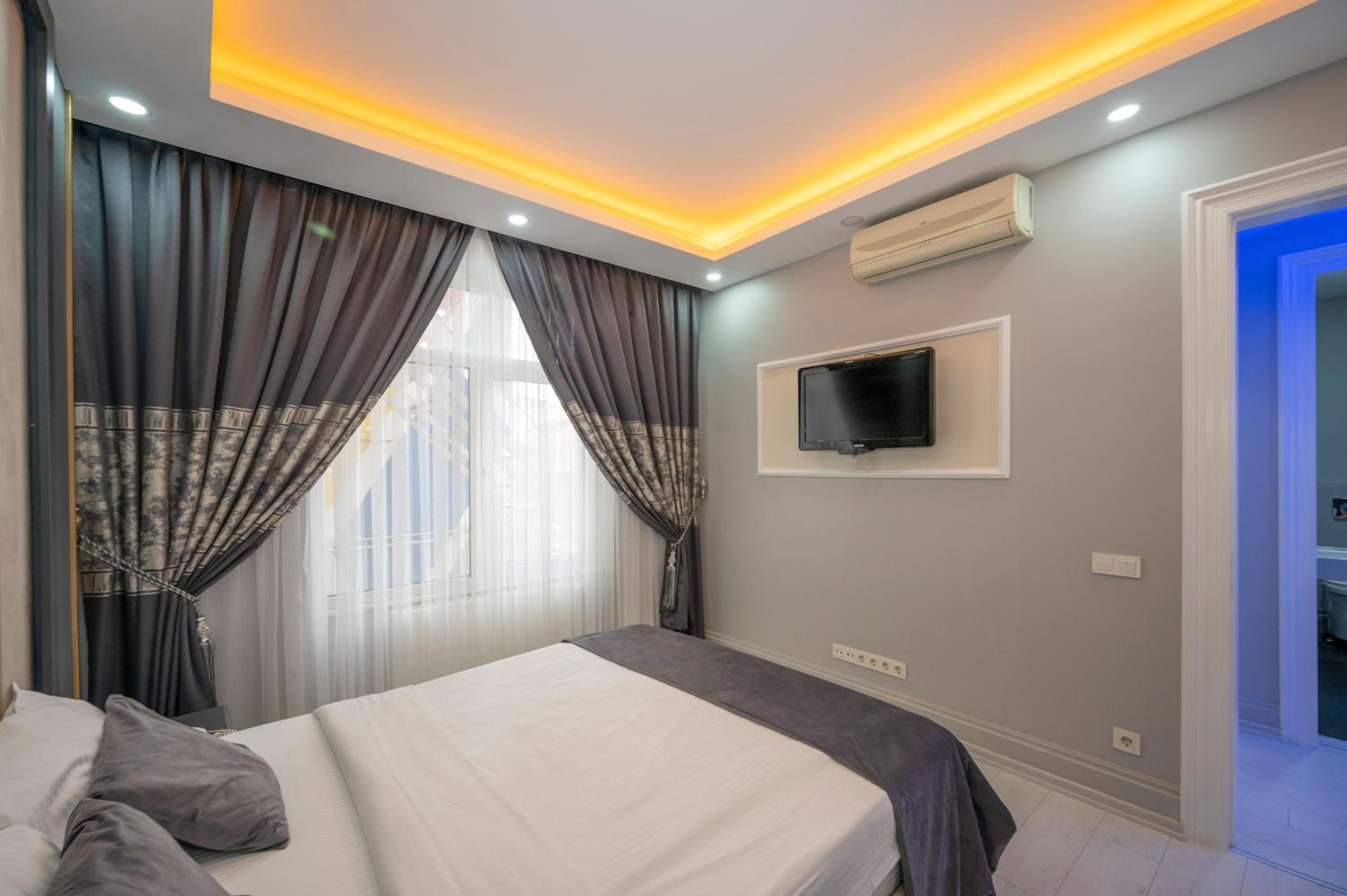 Hotel Next2 becomes Next2 Otel. - Image 13