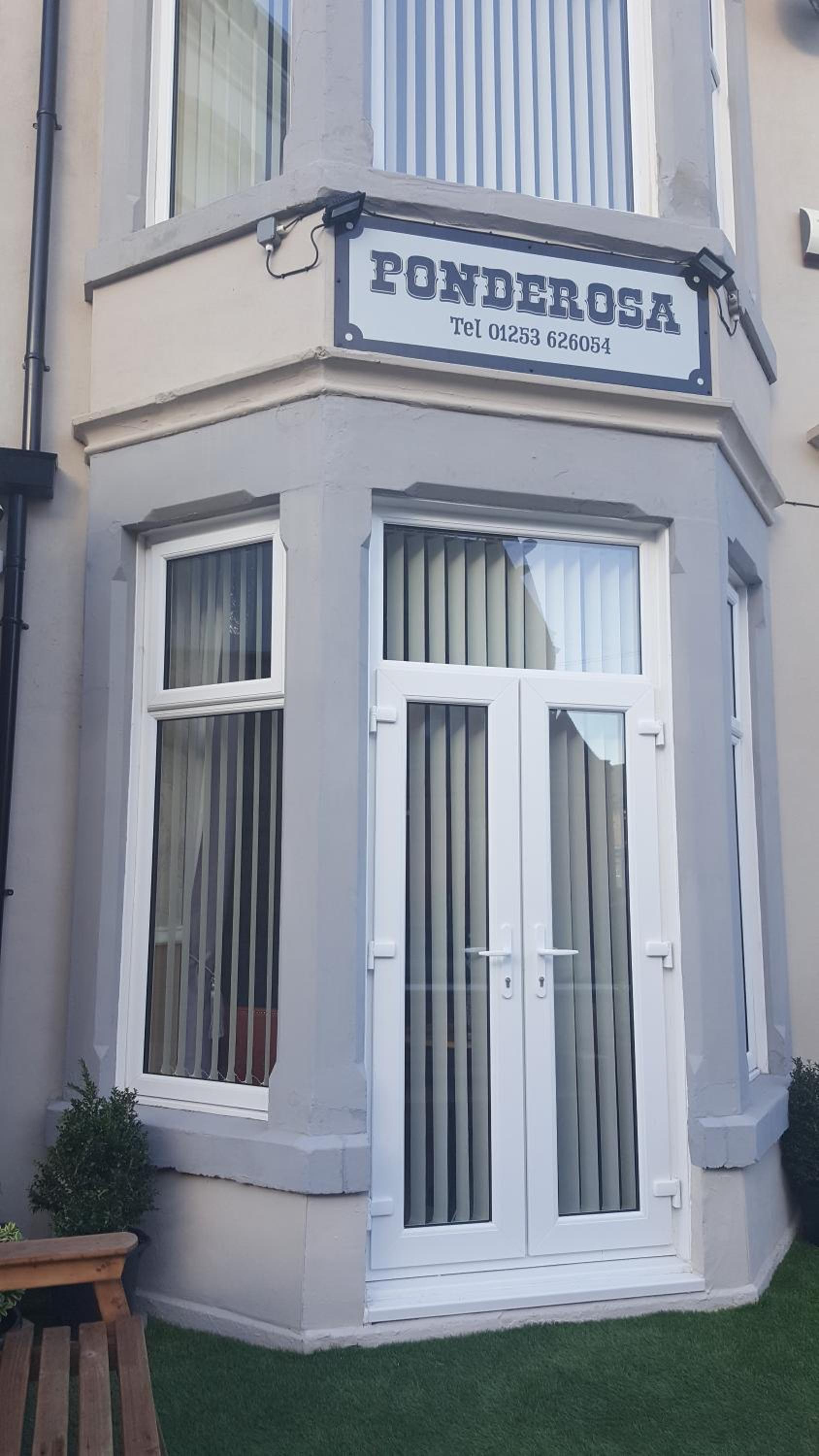 PONDEROSA B&B with free onsite parking and breakfast included
