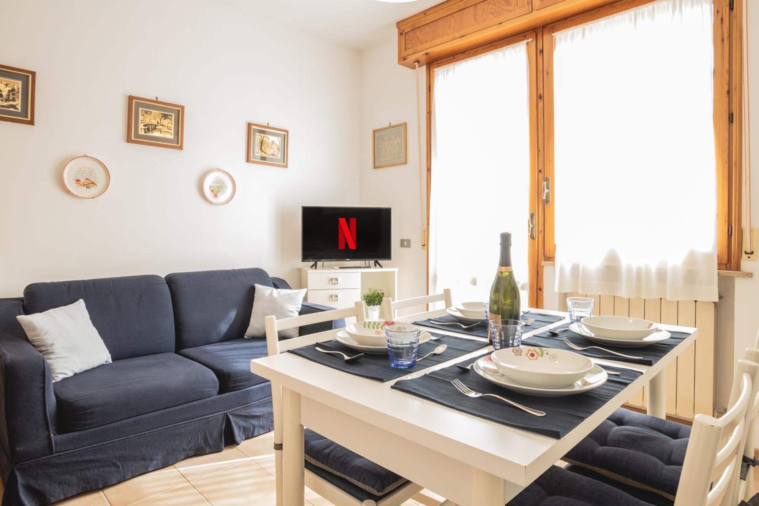 IN CENTRO E AL MARE - CASA CON TERRAZZO E NETFLIX view 2