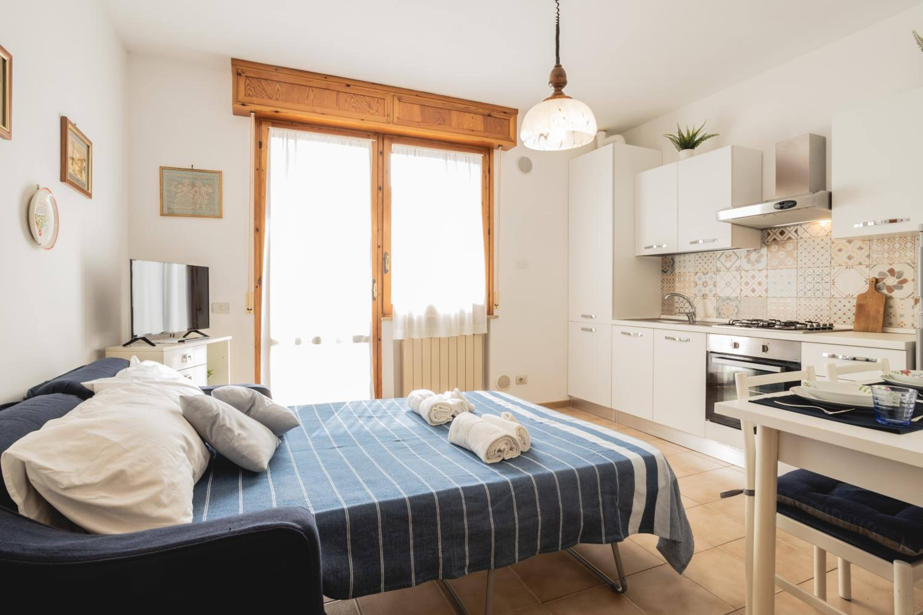 IN CENTRO E AL MARE - CASA CON TERRAZZO E NETFLIX view 5