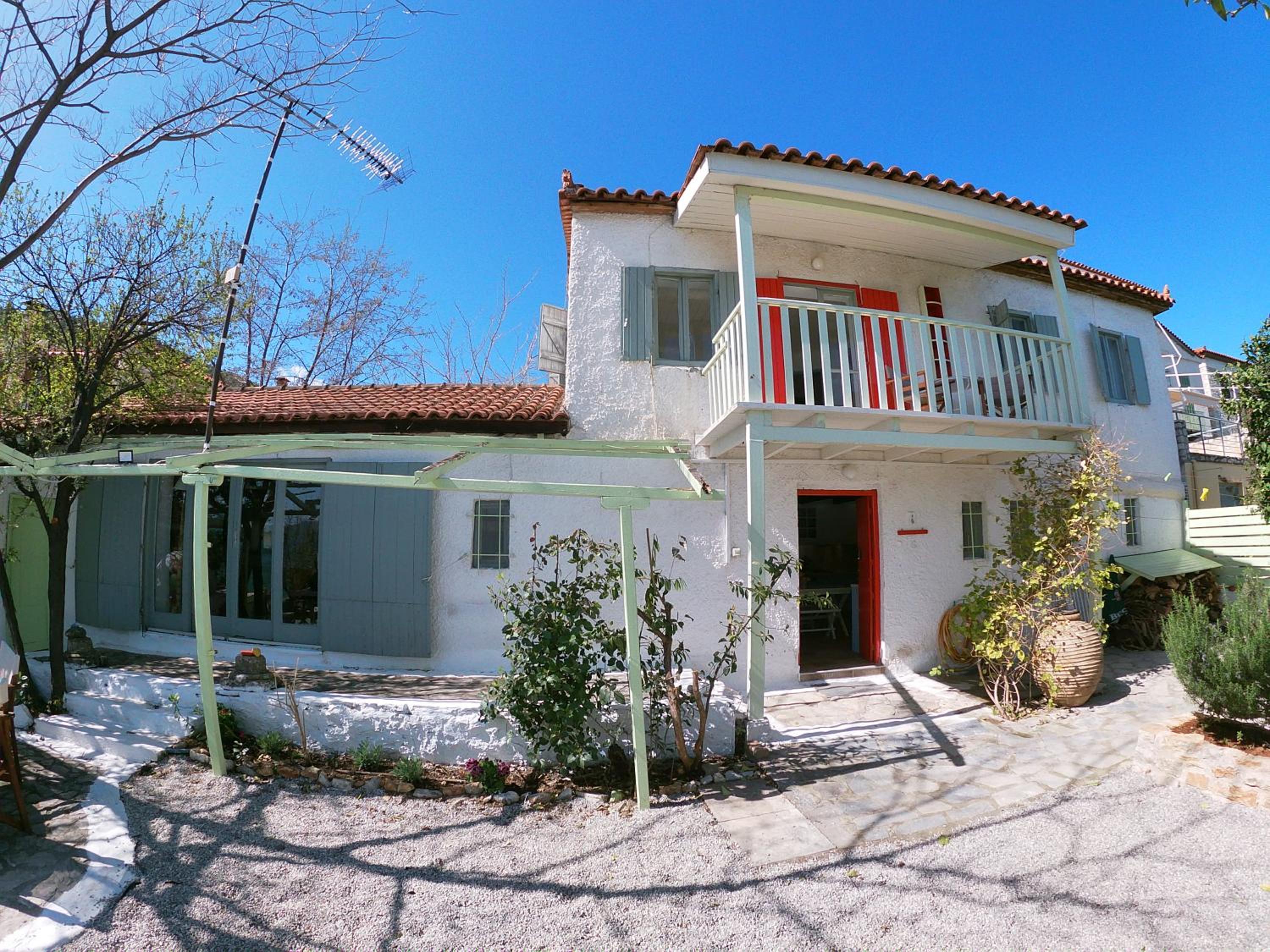 KIVERI 1876 traditional seafront cottage view 2