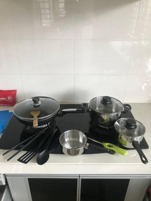 Terrace house near Stulang Laut CIQ Midvalley KSL for 7Pax