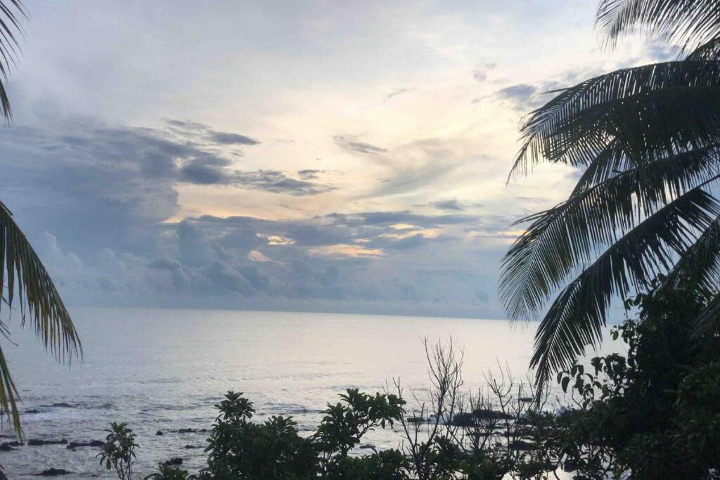 Terrace house near Stulang Laut CIQ Midvalley KSL for 7Pax