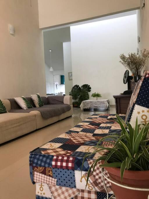 Terrace house near Stulang Laut CIQ Midvalley KSL for 7Pax