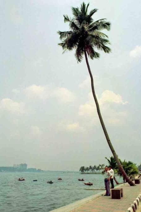Terrace house near Stulang Laut CIQ Midvalley KSL for 7Pax