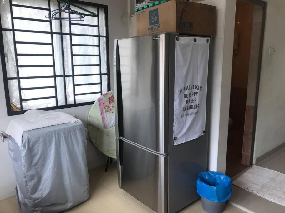 Terrace house near Stulang Laut CIQ Midvalley KSL for 7Pax