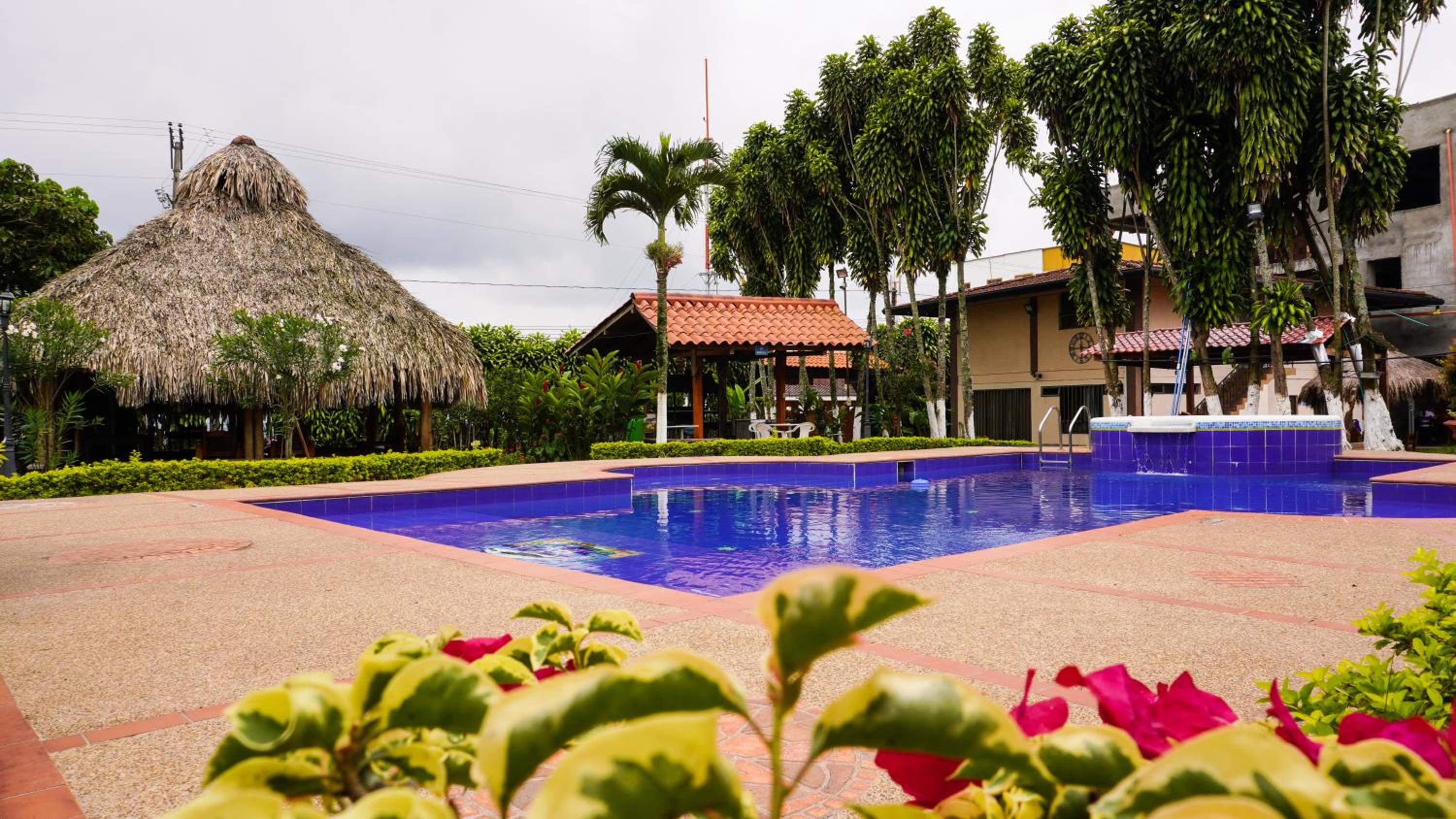 Hotel Hostal De Paris - Image 1