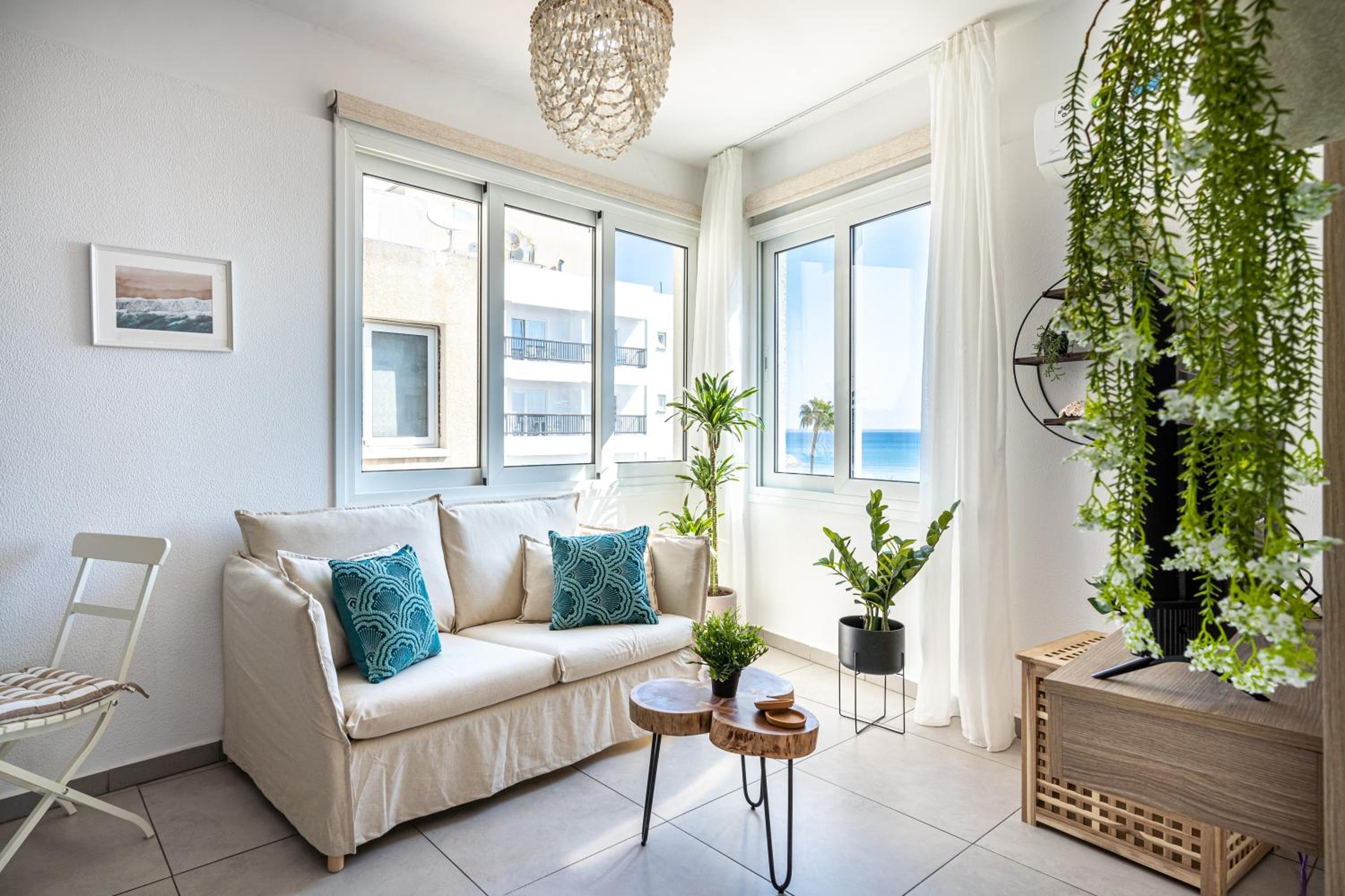 Whispering Palms 1-BR Apt By Finikoudes Beach