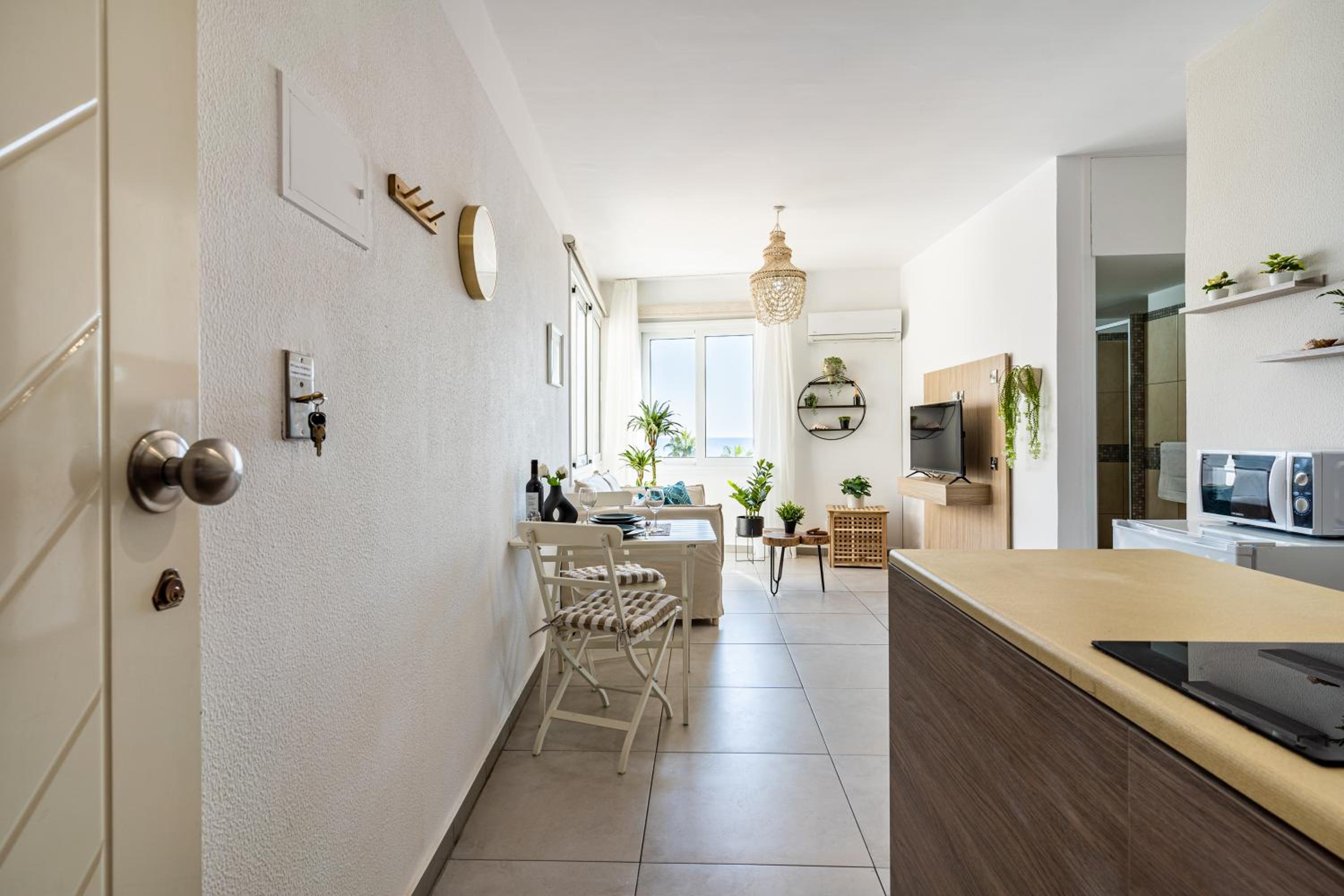 Whispering Palms 1-BR Apt By Finikoudes Beach