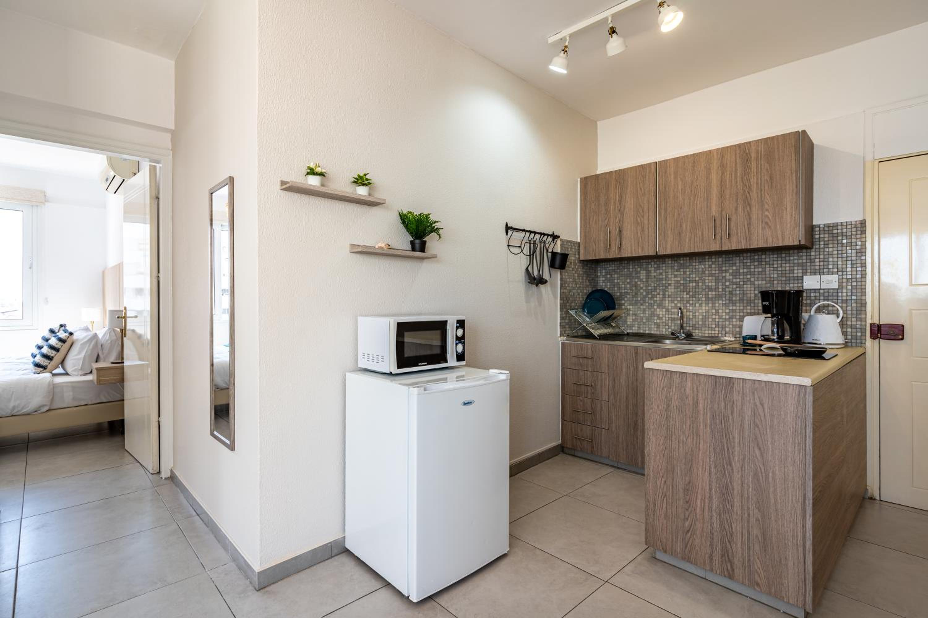Whispering Palms 1-BR Apt By Finikoudes Beach