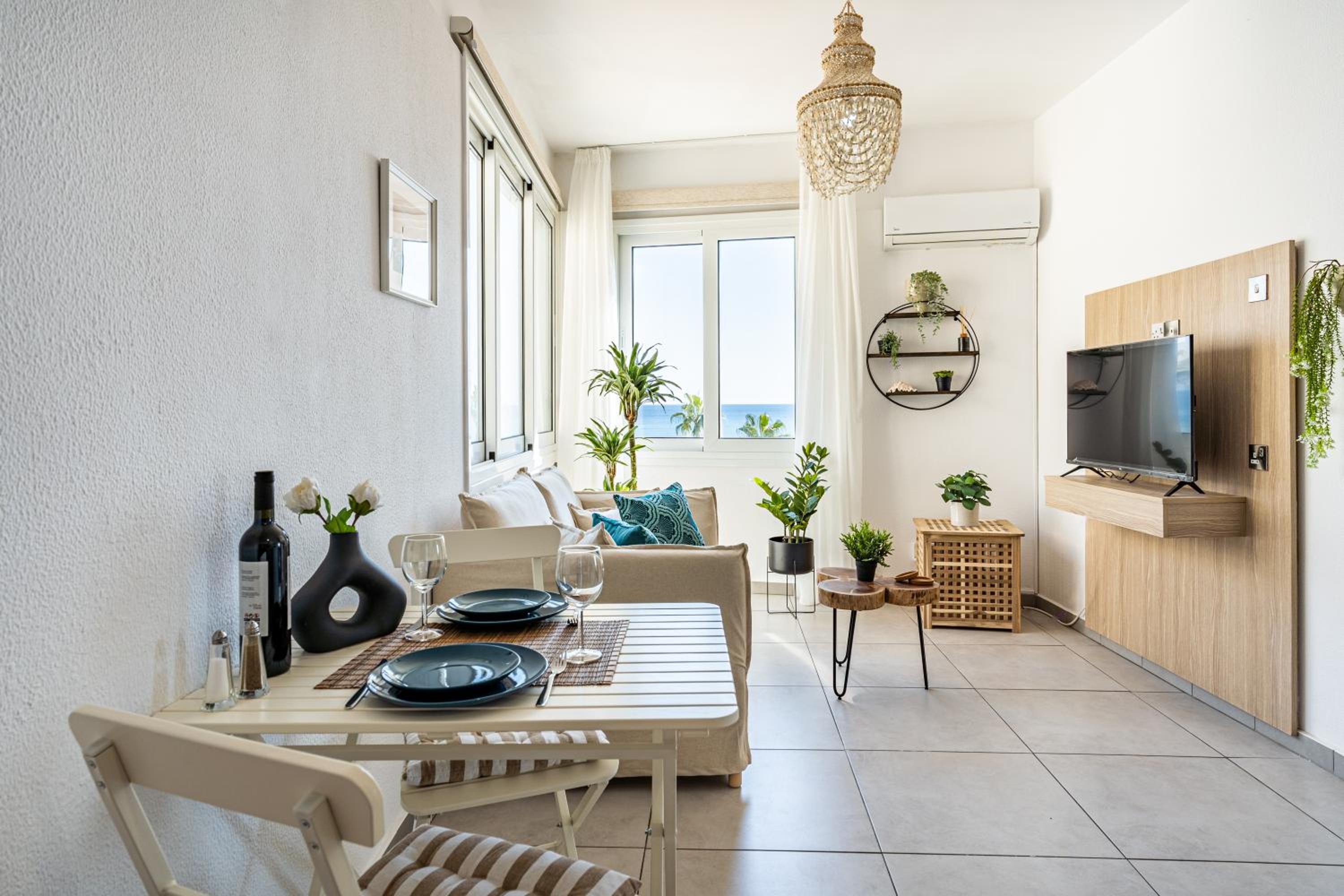 Whispering Palms 1-BR Apt By Finikoudes Beach