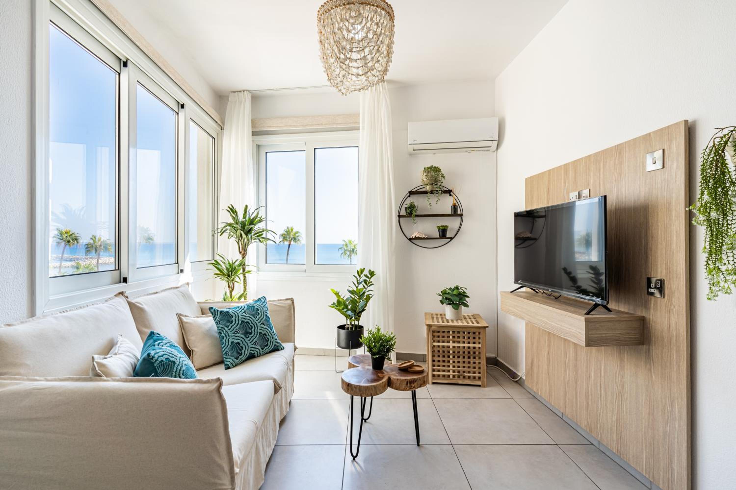Whispering Palms 1-BR Apt By Finikoudes Beach