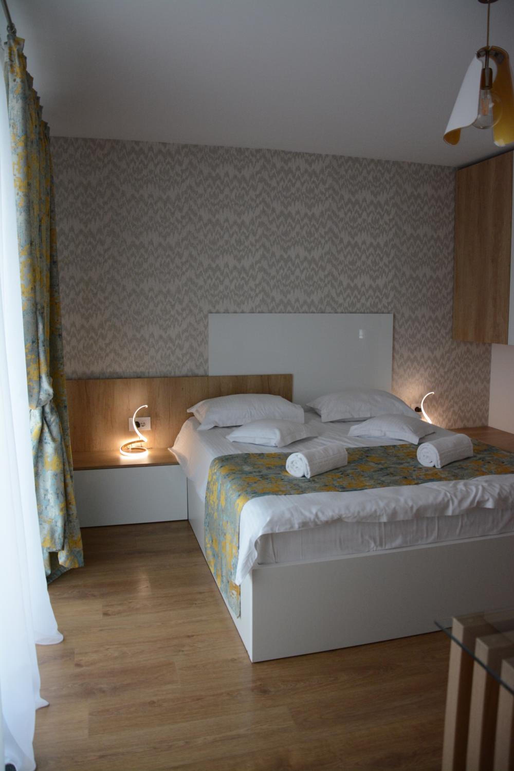 Luxury panorama apartament,Coresi view 2