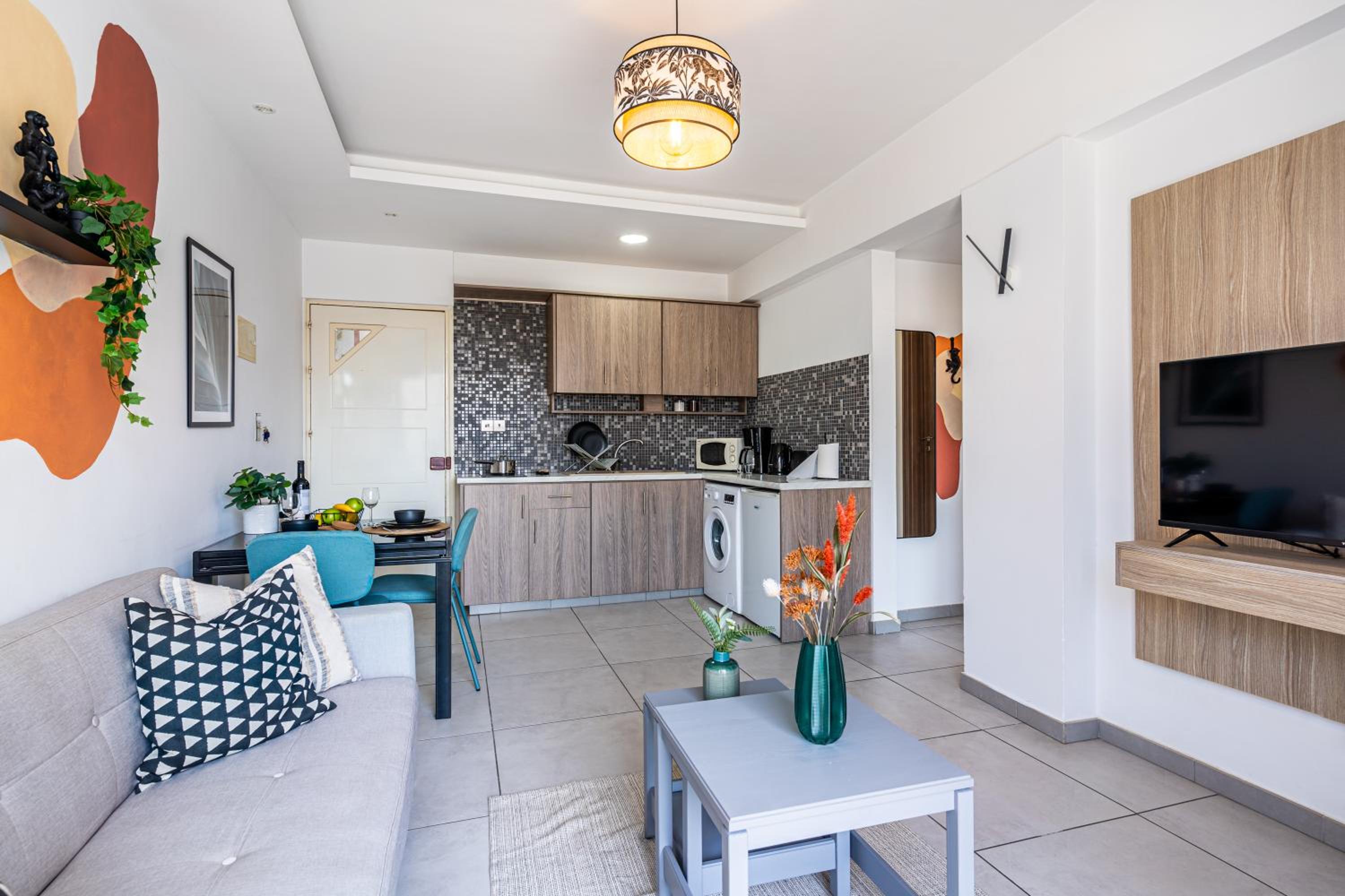 Made with love 1-BR Apt By Finikoudes Beach view 4