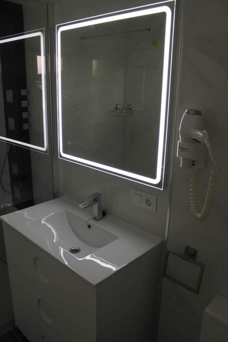 Romana Playa en Marbella — bathroom