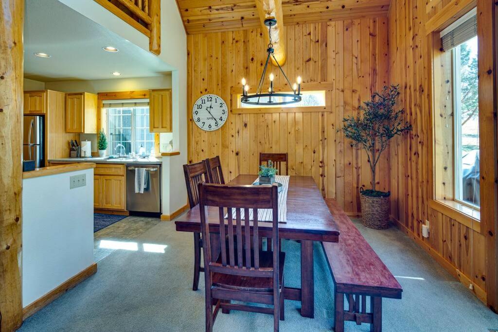 Juniper Ridge Chalet at Eagle Crest Resort view 5
